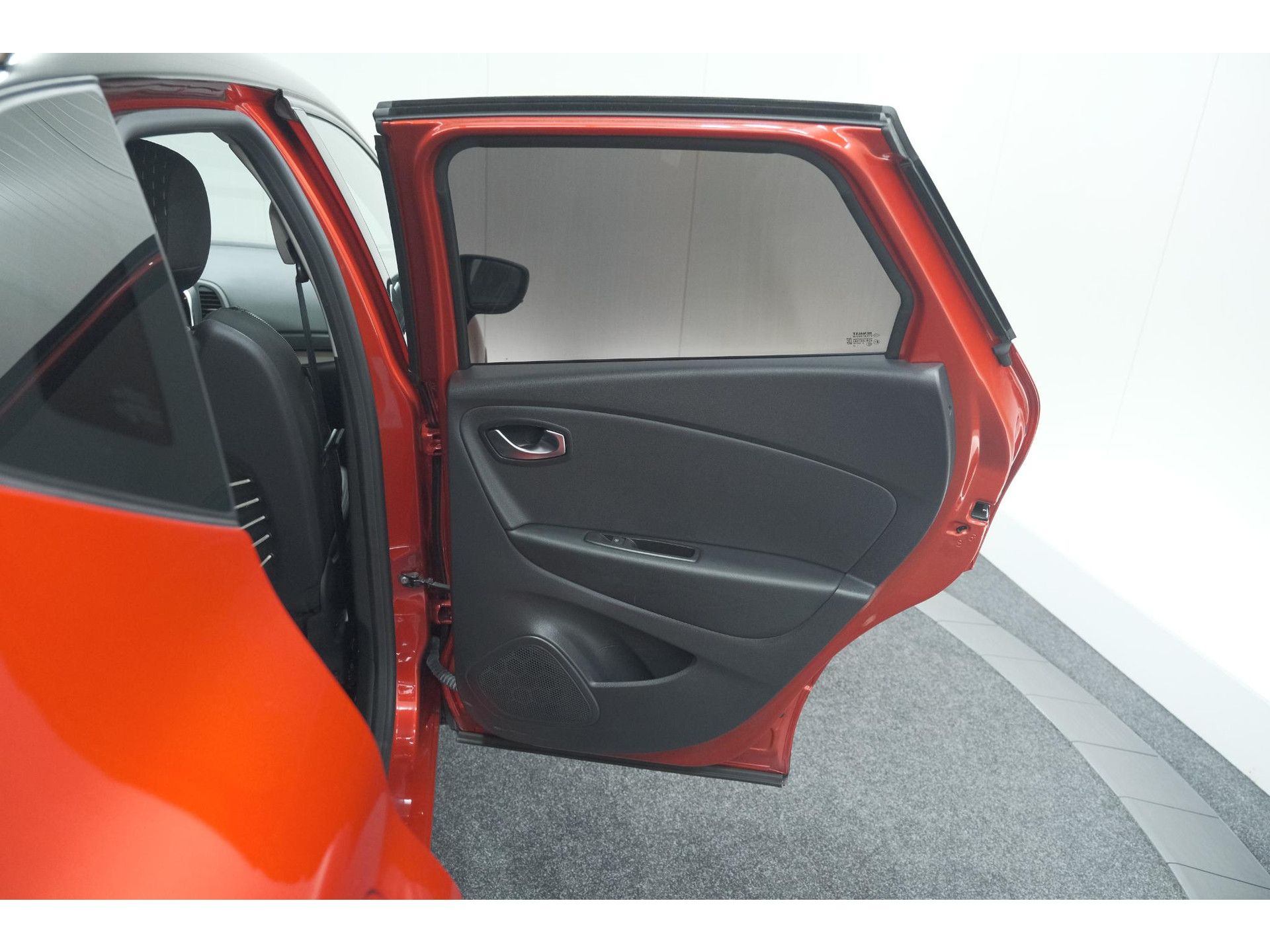 Renault Captur TCe 120 EDC Intens | Trekhaak | Camera | Navigatie | Parkeersensoren