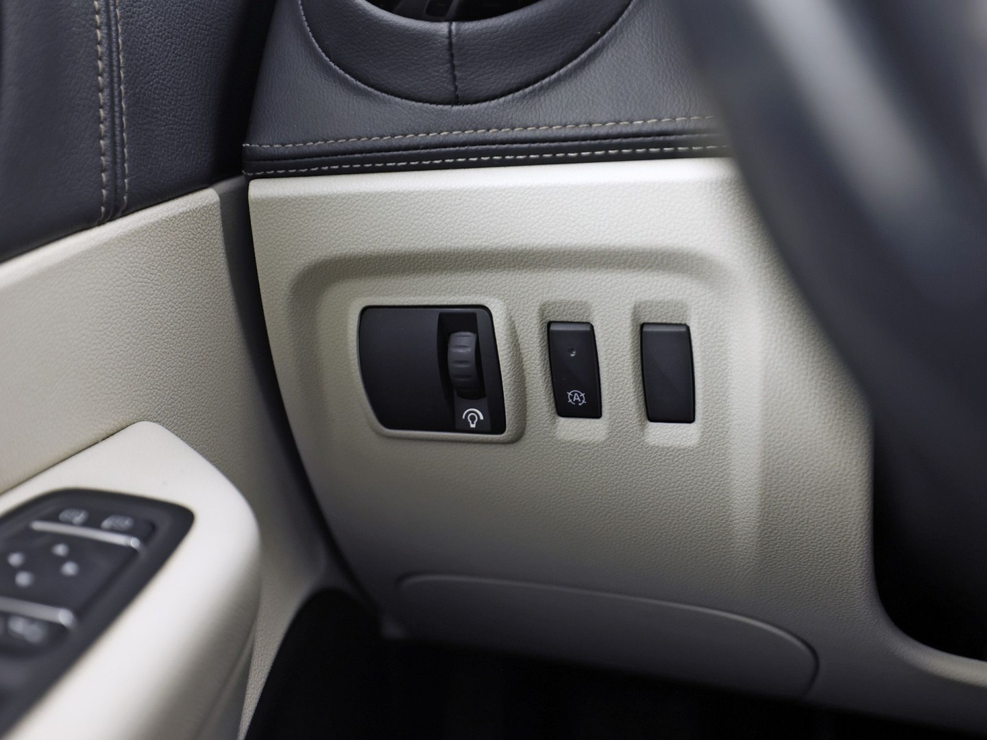 Renault Captur 1.2 TCe Initiale Paris (PANORAMADAK, NAVIGATIE, LEDER, STOELVERWARMING, CLIMATE, CAMERA, SPORTSTOELEN, GETINT GLAS, CRUISE, NIEUWSTAAT)
