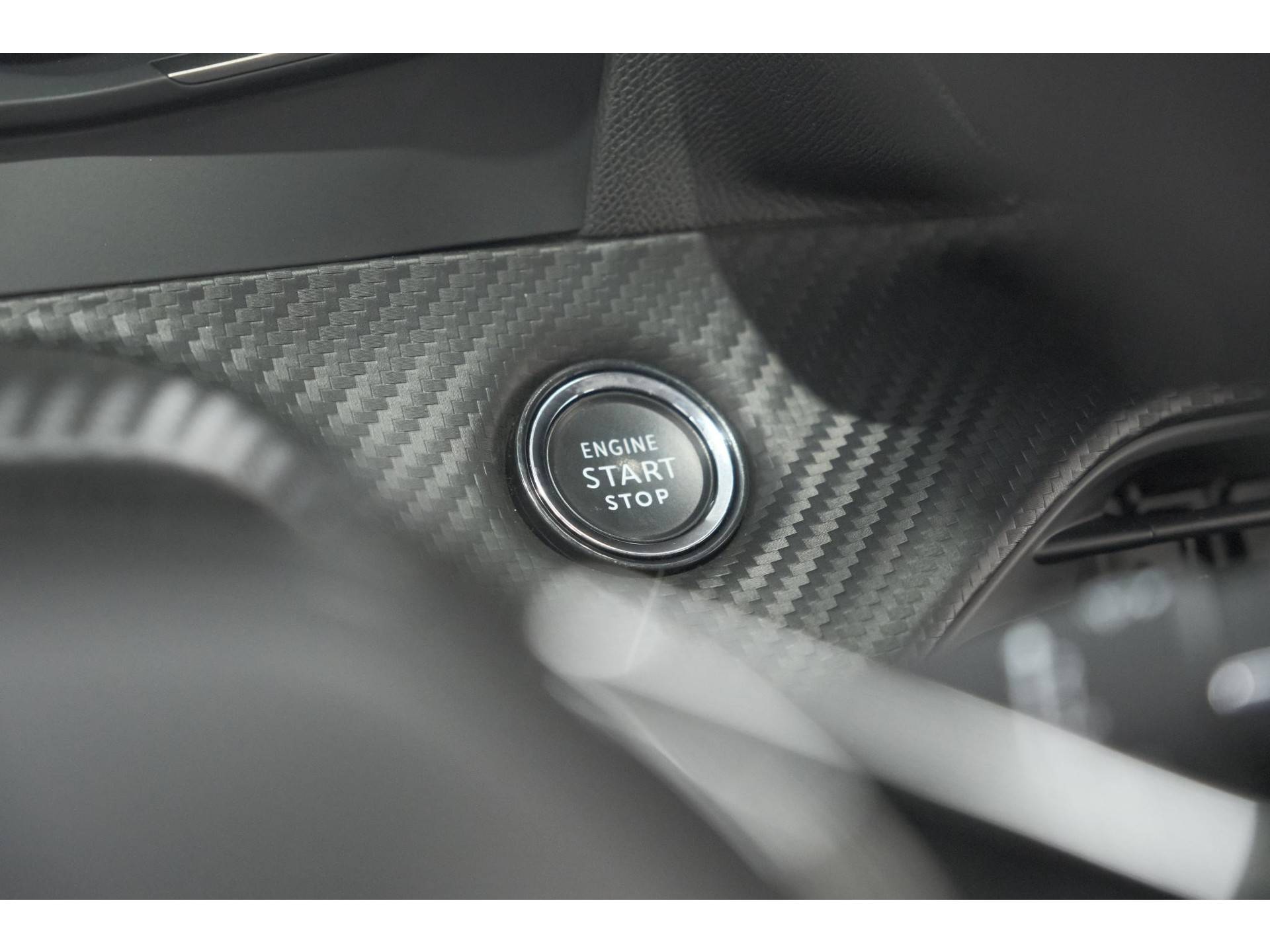 Peugeot 208 PureTech 100 Allure Pack | NIEUW MODEL | Apple CarPlay | Parkeersensoren | Climate Control