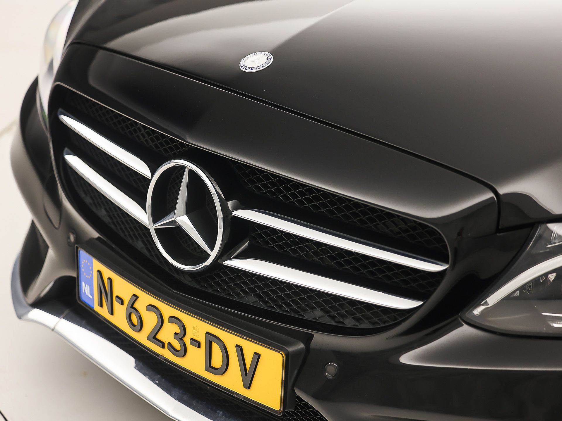 Mercedes-Benz C-Klasse 250 AMG Sport 211Pk Automaat (NAVIGATIE, RODE REMKLAUWEN, LEDER, STOELVERWARMING, ELEK SPORTSTOELEN, GETINT GLAS, SFEERVERLICHTING, NIEUWSTAAT)
