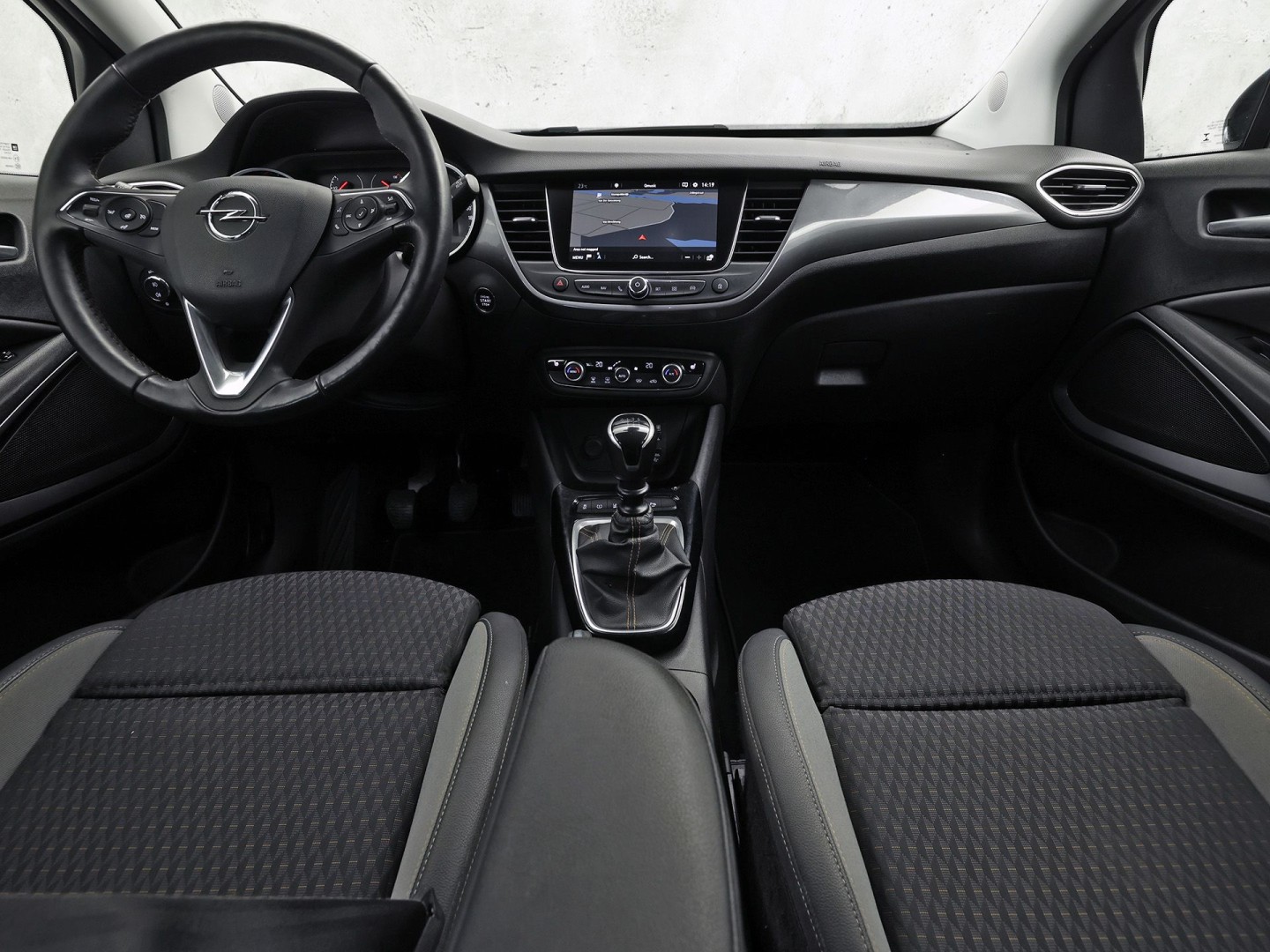 Opel Crossland X 1.2 Turbo Innovation (APPLE CARPLAY, GROOT NAVI, CLIMATE, STUUR/STOELVERWARMING, 360 CAMERA, SPORTSTOELEN, GETINT GLAS, CRUISE, LM VELGEN, NIEUWSTAAT)