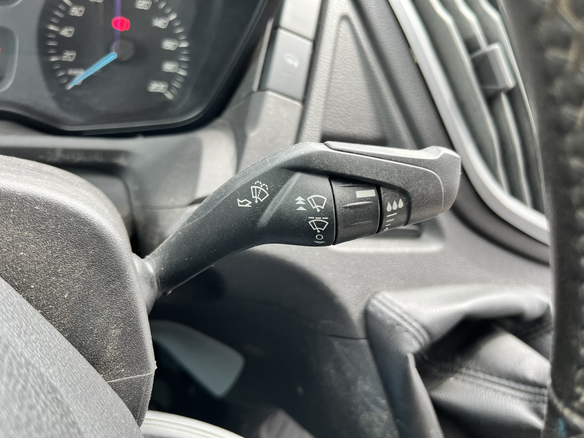 Ford Transit 2.0 TDCI 130PK L2H2 Airco Cruise Control Parkeersensoren Stoelverwarming Zwaailampen Kastwand Inbouw