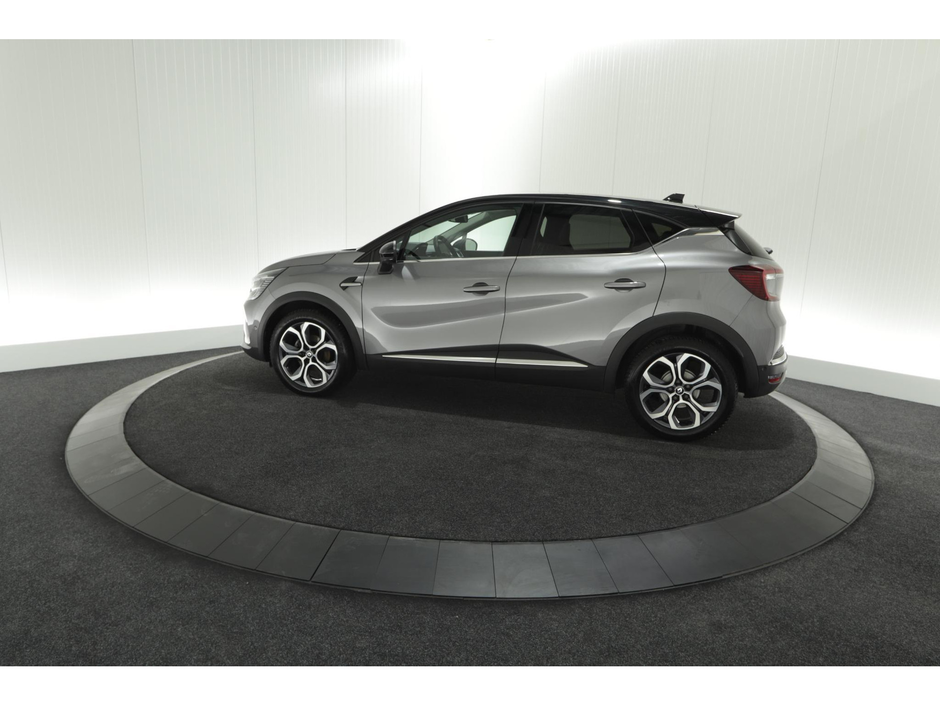 Renault Captur Mild Hybrid 140 EDC Techno | 360 Camera | 9.3 Inch Grootscherm | Stoelverwarming | Apple Carplay | 18 Inch Lichtmetalen Velgen