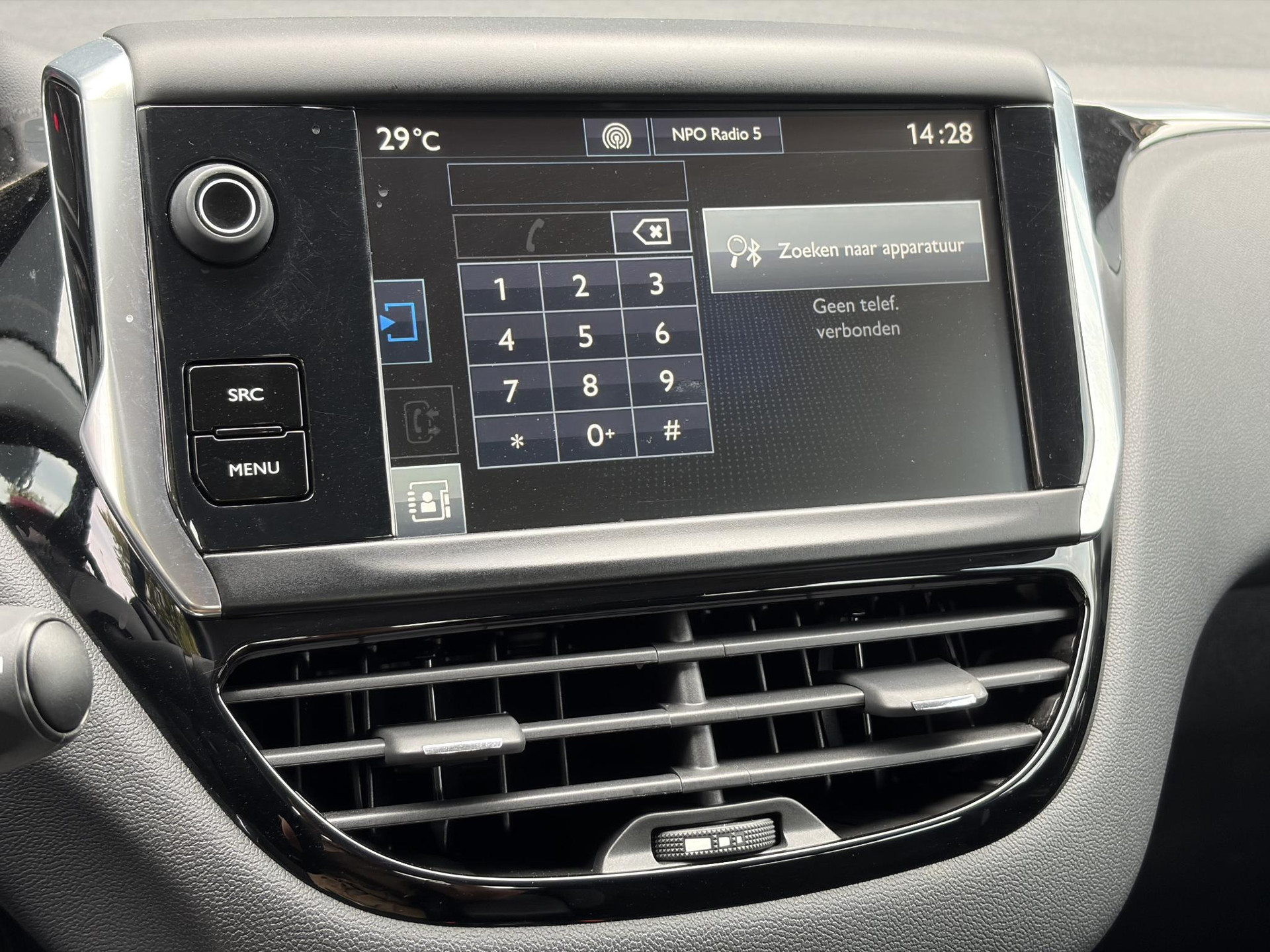 Peugeot 208 1.2 PureTech Blue Lion ✓D-riem vv in 2025✓1e Eigenaar✓Navi✓Carplay✓Trekhaak✓Recent beurt gehad✓Airco✓Cruise✓5 Deurs✓Pdc✓N.A.P✓Apk tot 03-2027