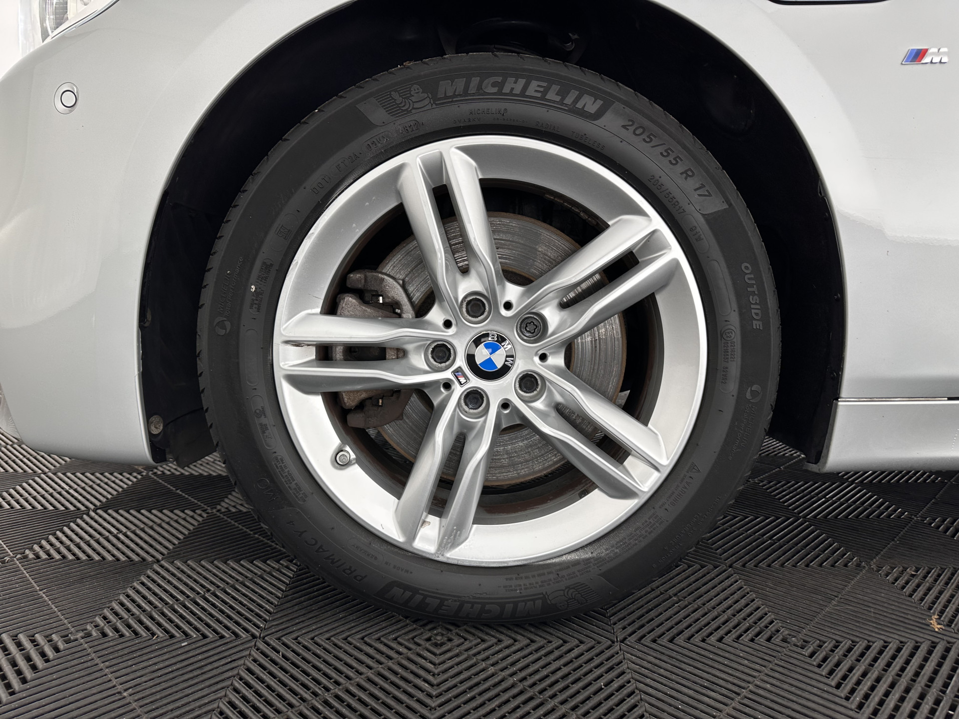 BMW 2-serie Active Tourer 225xe M-Sportpack iPerformance Centennial High Executiv (INCL-BTW) Aut. *PANO | HEAD-UP | LEATHER | FULL-LED | CAMERA | NAVI-FULLMAP | HEATED-SPORTSEATS | KEYLESS | ECC | PDC | CRUISE | 17''ALU*