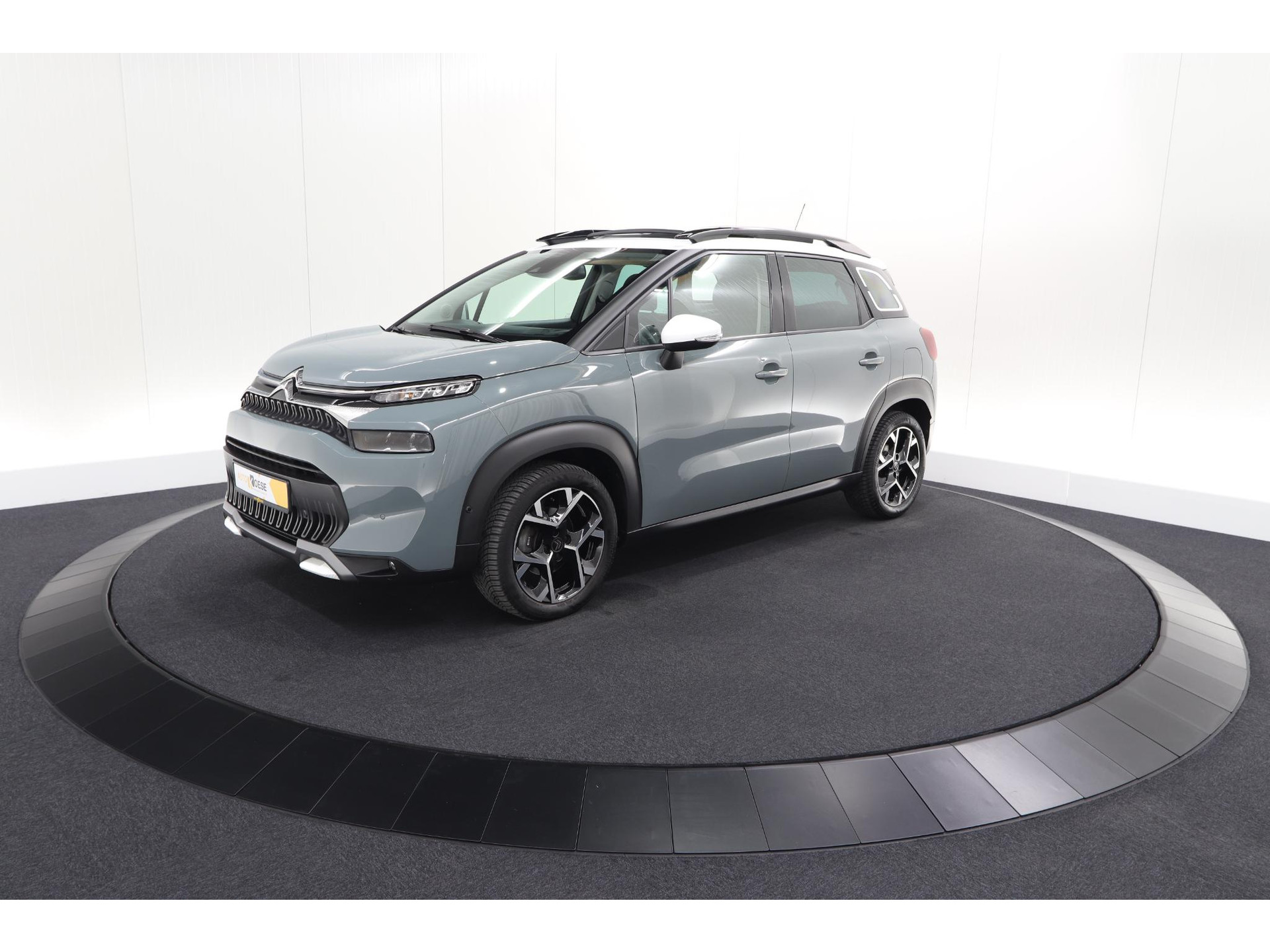 Citroen C3 Aircross PureTech 130 EAT6 Shine | Schuif-/Kanteldak | Camera | Dodehoekdetectie | Head-Up Display