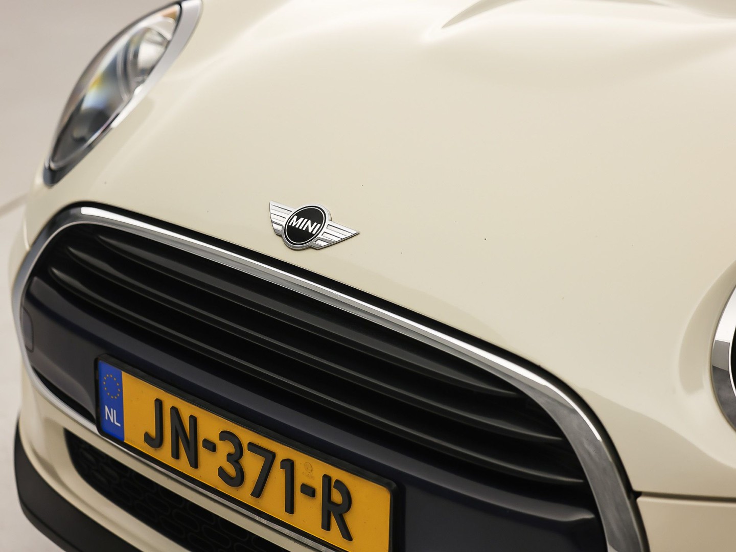 MINI 3-deurs 1.5 Cooper Sport 136Pk (NAVIGATIE, GETINT GLAS, AIRCO, BLUETOOTH, LM VELGEN, SPORTSTOELEN, CRUISE, NIEUWE APK, NIEUWSTAAT)