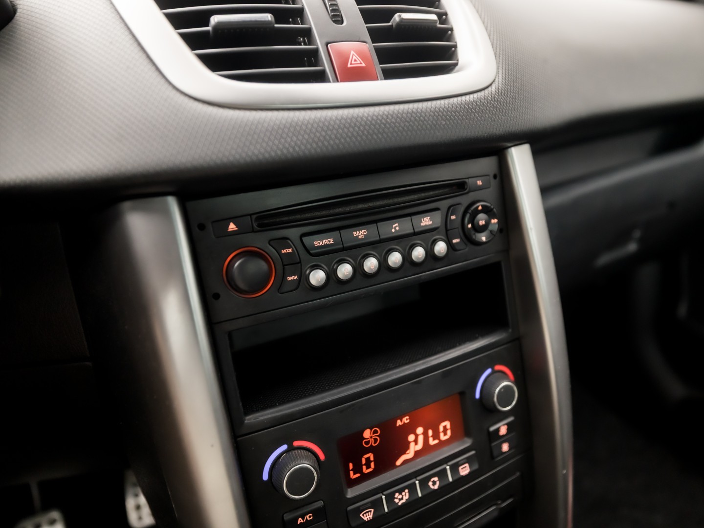 Peugeot 207 CC 1.6 VTi Sport (CLIMATE, TREKHAAK, CRUISE, SPORTSTOELEN, ELEKTRISCHE KAP, PARKEERSENSOREN, ELEK PAKKET, NIEUWSTAAT)