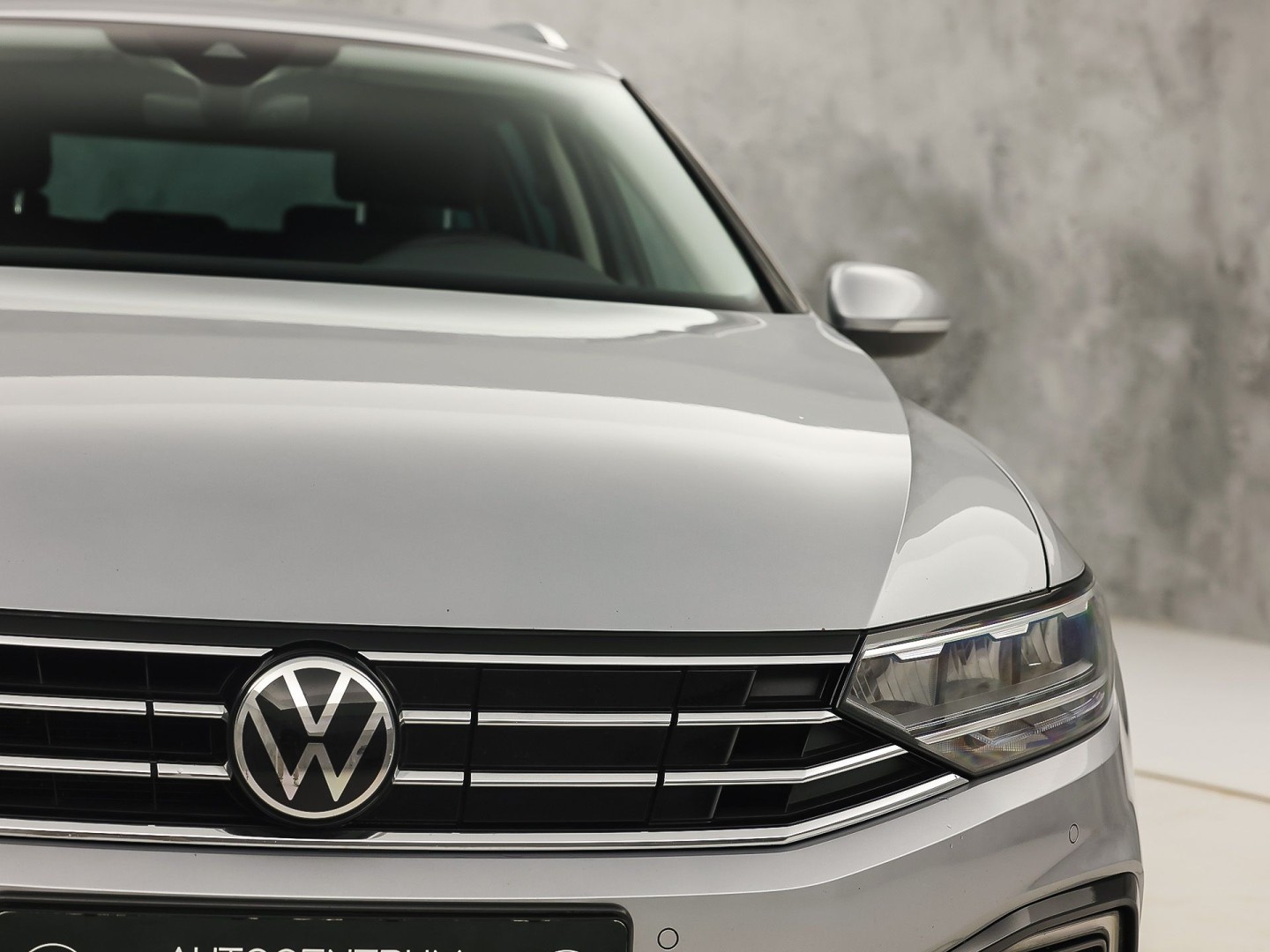 Volkswagen Passat Variant 1.4 TSI PHEV GTE 218Pk Automaat (APPLE CARPLAY, SOH 88,9%, GROOT NAVI, CAMERA, TREKHAAK, KEYLESS, SPORTSTOELEN, STOELVERWARMING, GETINT GLAS, NIEUWSTAAT)