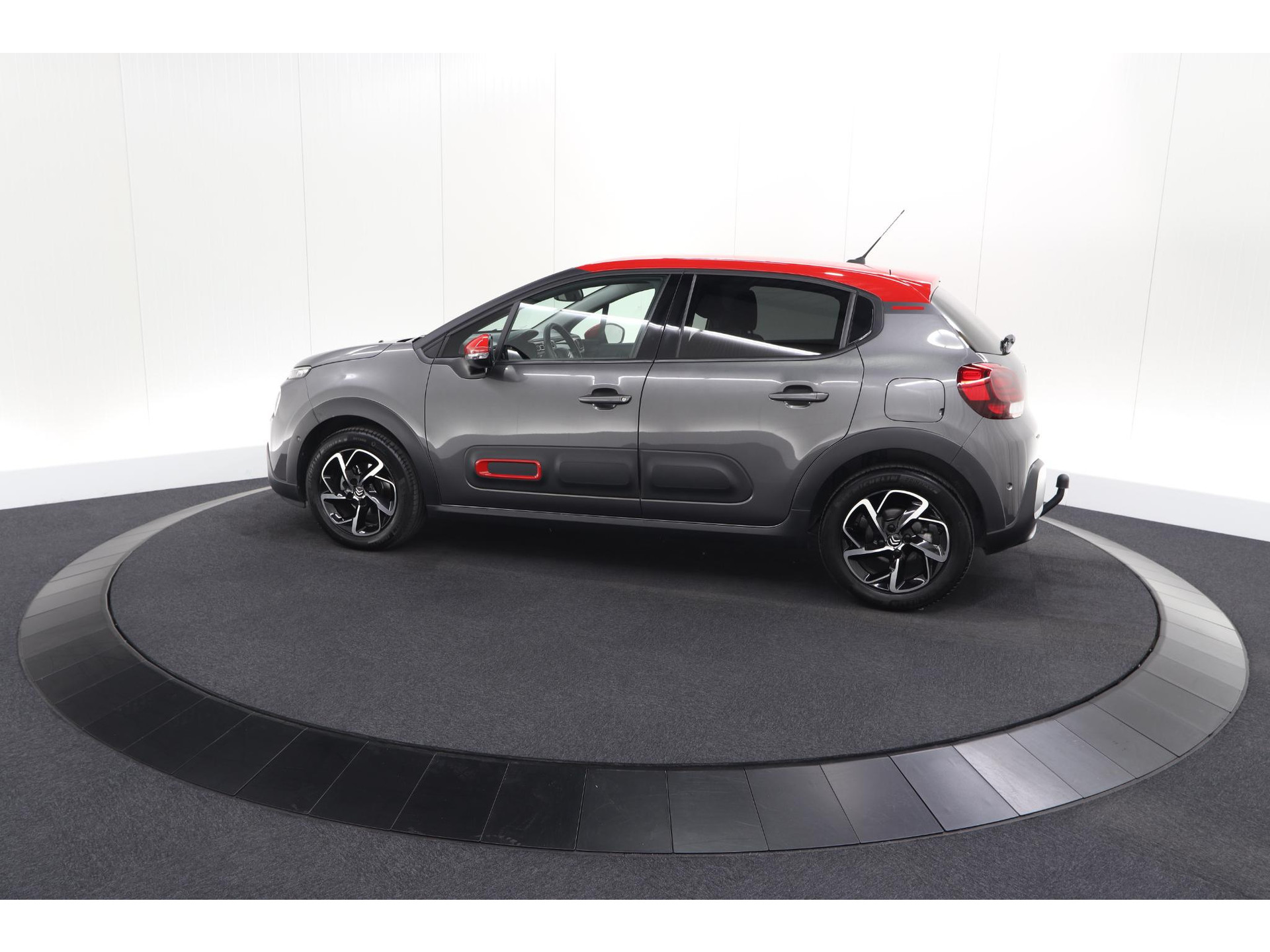 Citroen C3 PureTech 110 EAT6 Business | Trekhaak | Camera | Dodehoekdetectie | Navigatie | Climate Control
