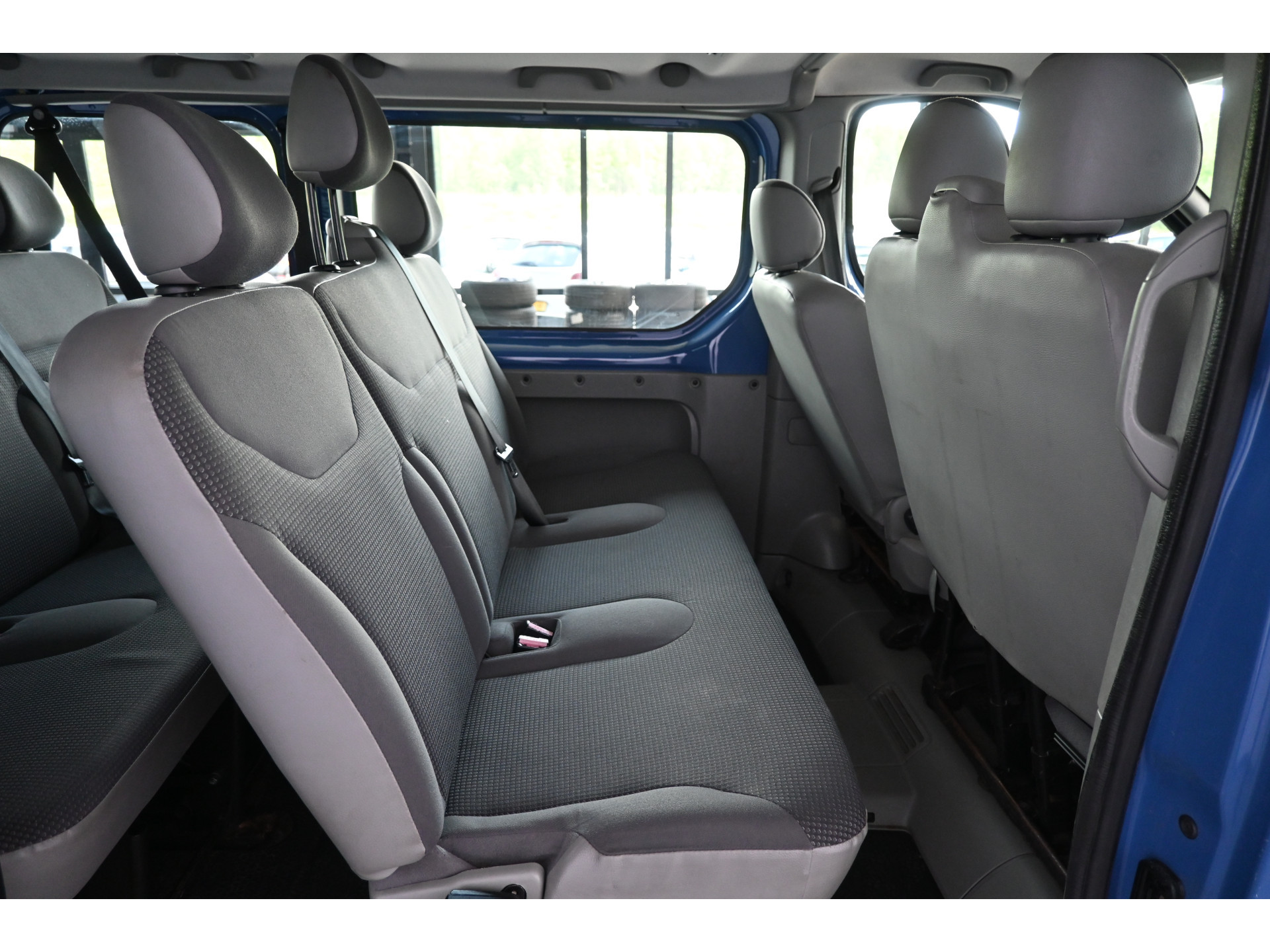 Opel Vivaro Combi 2.5 CDTI L1H1 Automaat 9 Persoons Airco Trekhaak Rijklaarprijs! Inruil Mogelijk!