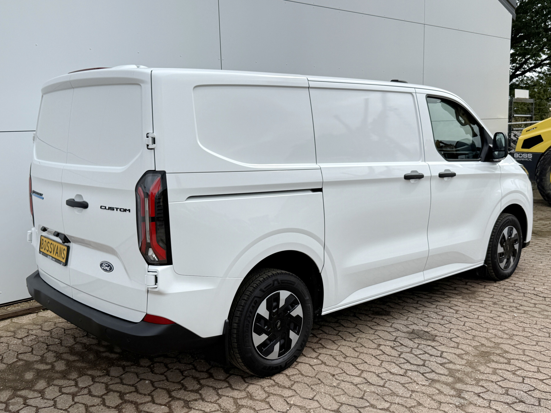 Ford e-Transit Custom 65kWh 136PK Elektrisch L1 344KM WLTP 2300kg Trekvermogen BEV Snelladen LED ACC Camera Carplay Parkeersensoren v+a