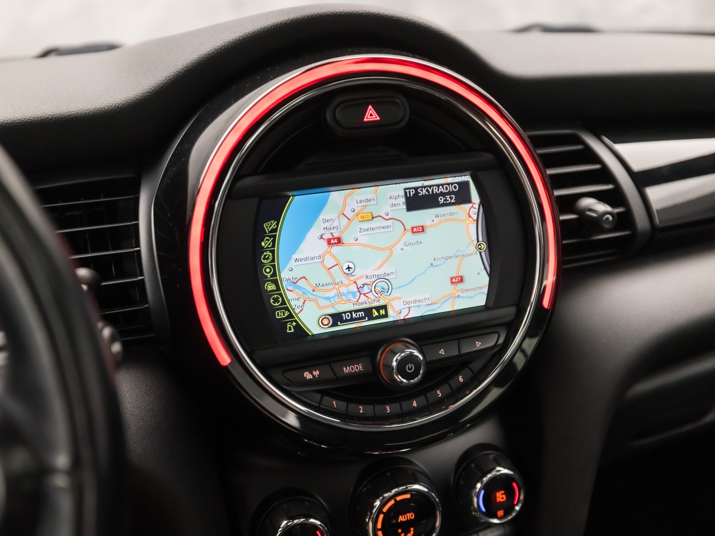 MINI One 1.5 Cooper Marylebone (PANORAMADAK, NAVIGATIE, CLIMATE, LEDER, STOELVERWARMING, SPORTSTOELEN, UNIUN JACK ACHTERLICHTEN, GETINT GLAS, NIEUWSTAAT)