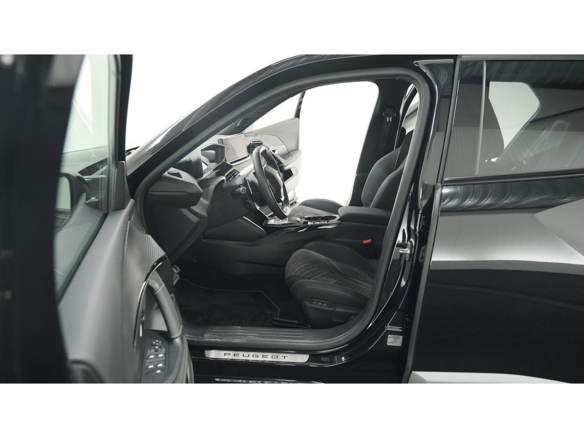 Peugeot 2008 PureTech 130 EAT8 GT | 360 Camera | Adaptieve Cruise Control | Dodehoekdetectie | Apple Carplay
