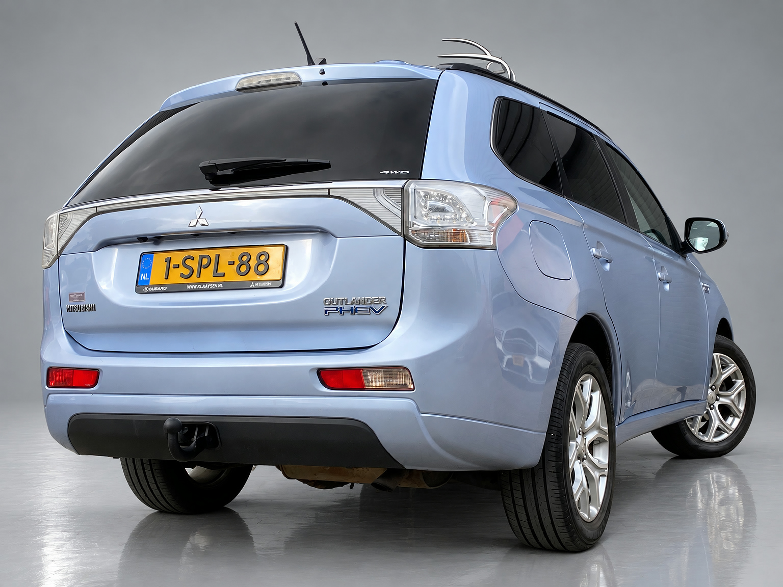 Mitsubishi Outlander 2.0 PHEV Instyle 4WD 203 pk | navigatie | leder interieur | schuifdak | trekhaak | elektr. achterklep