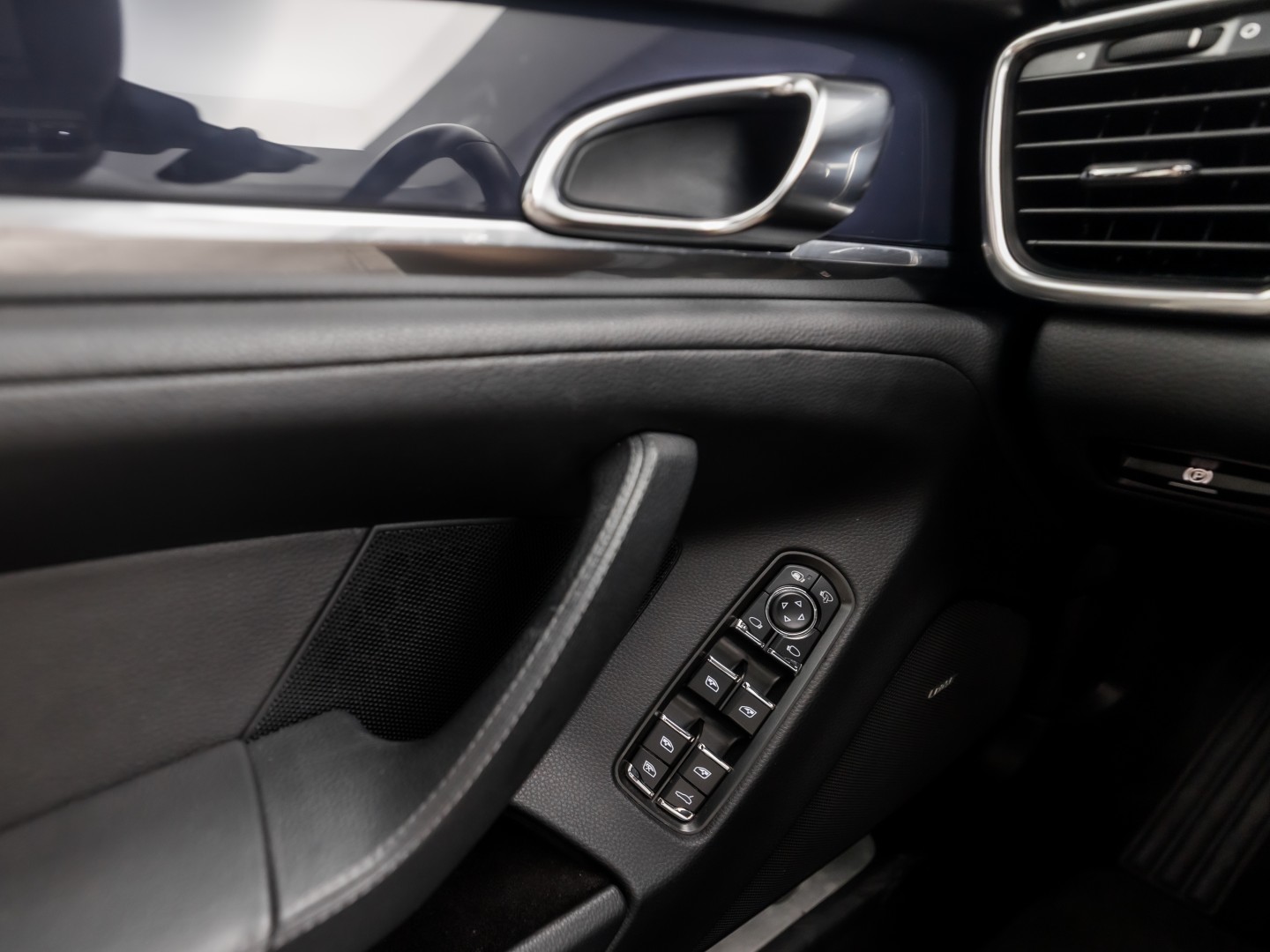 Porsche Panamera 3.6 4 Sport 299Pk Automaat (SCHUIFDAK, LUCHTVERING, NAVIGATIE, BOSE AUDIO, ELEK SPORTSTOELEN, STOELVERWARMING, ELEK SPOILER, PARKEERSENSOREN, NIEUWSTAAT)