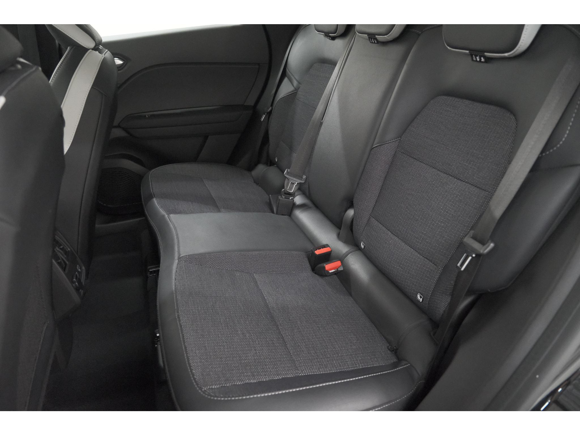 Renault Captur Mild Hybrid 140 EDC Intens | Camera | Navigatie | Parkeersensoren | Stoelverwarming