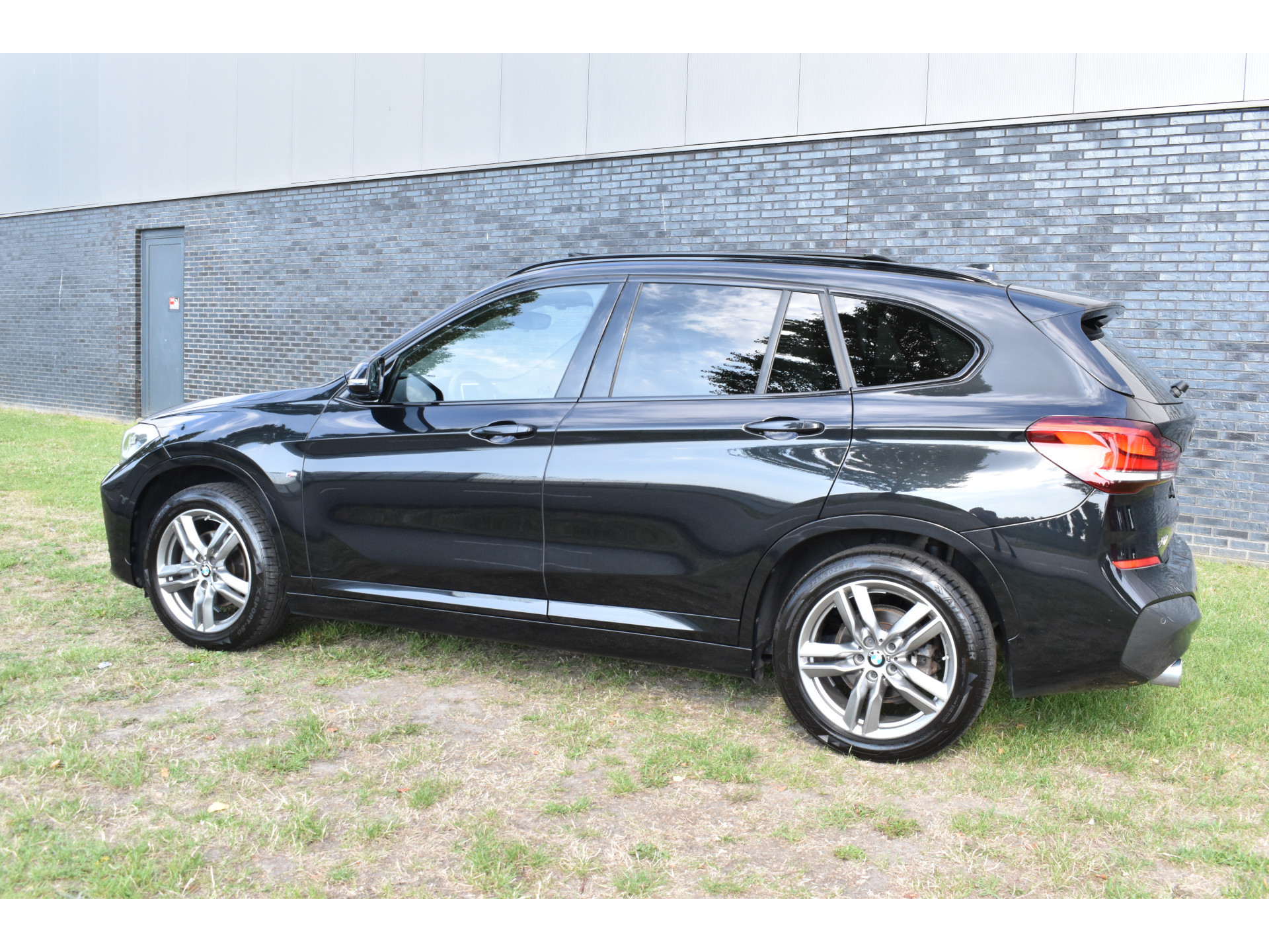 BMW X1 sDrive18i M-Pakket Carplay/Navi Panoradak Automaat Led Stoelverwarming