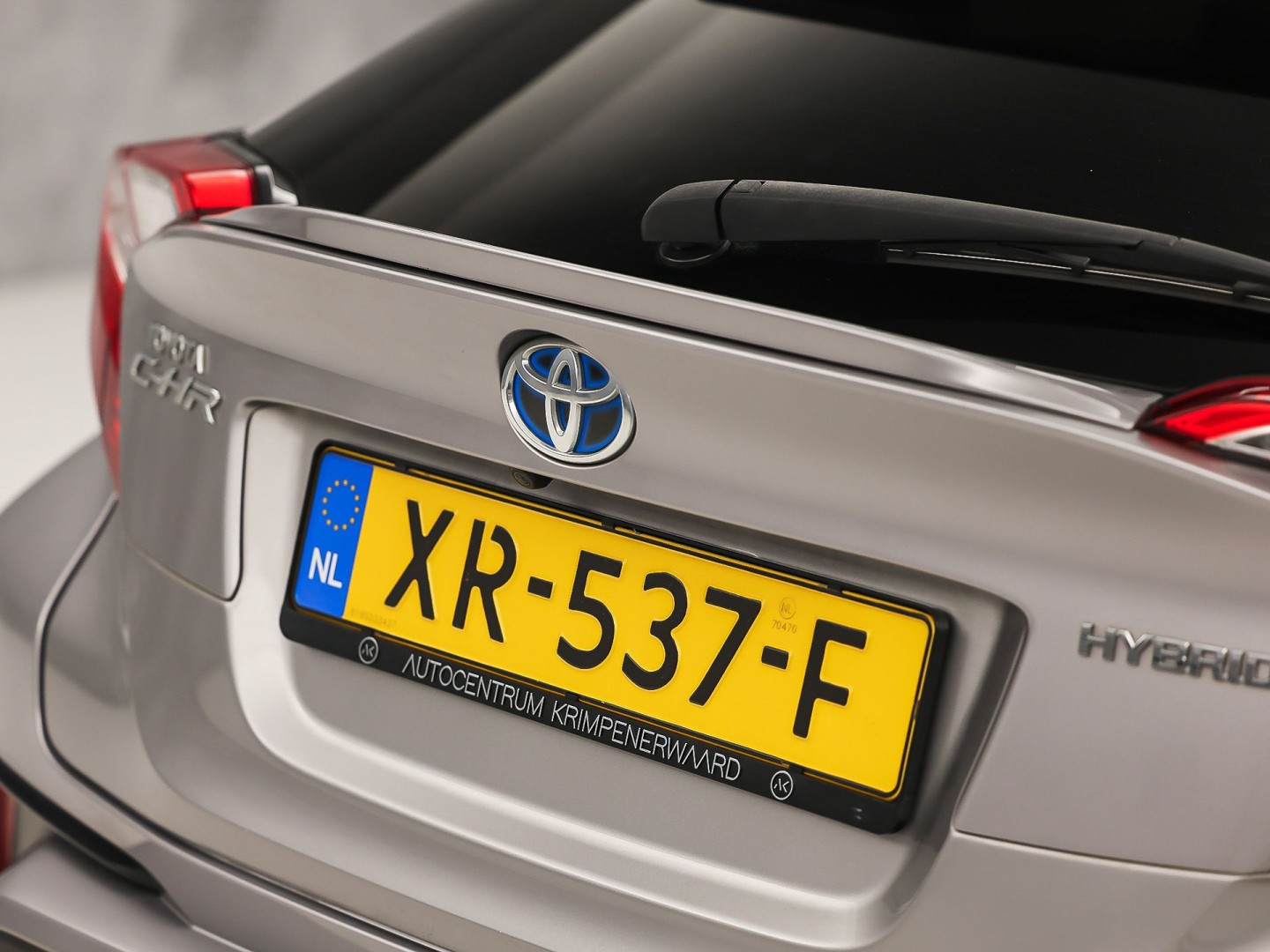 Toyota C-HR 1.8 Hybrid Sport Automaat (NAVIGATIE, CAMERA, STUUR/STOELVERWARMING, GETINT GLAS, SPORTSTOELEN, ADAPTIVE CRUISE, KEYLESS, NIEUWSTAAT)