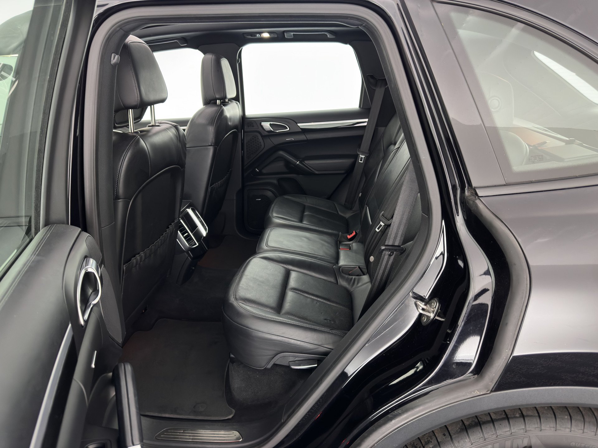 Porsche Cayenne 3.0 D Aut. *PANO | LEATHER | XENON-PLUS | SPORT-CHRONO | HEATED-COMFORTSEATS | BOSE-SOUND | MEMORY-PACK |  AIR-SUSPENSION | NAVI-FULLMAP | TOWBAR | LANE-ASSIST | SHIFT-PADDLES | 18''ALU*