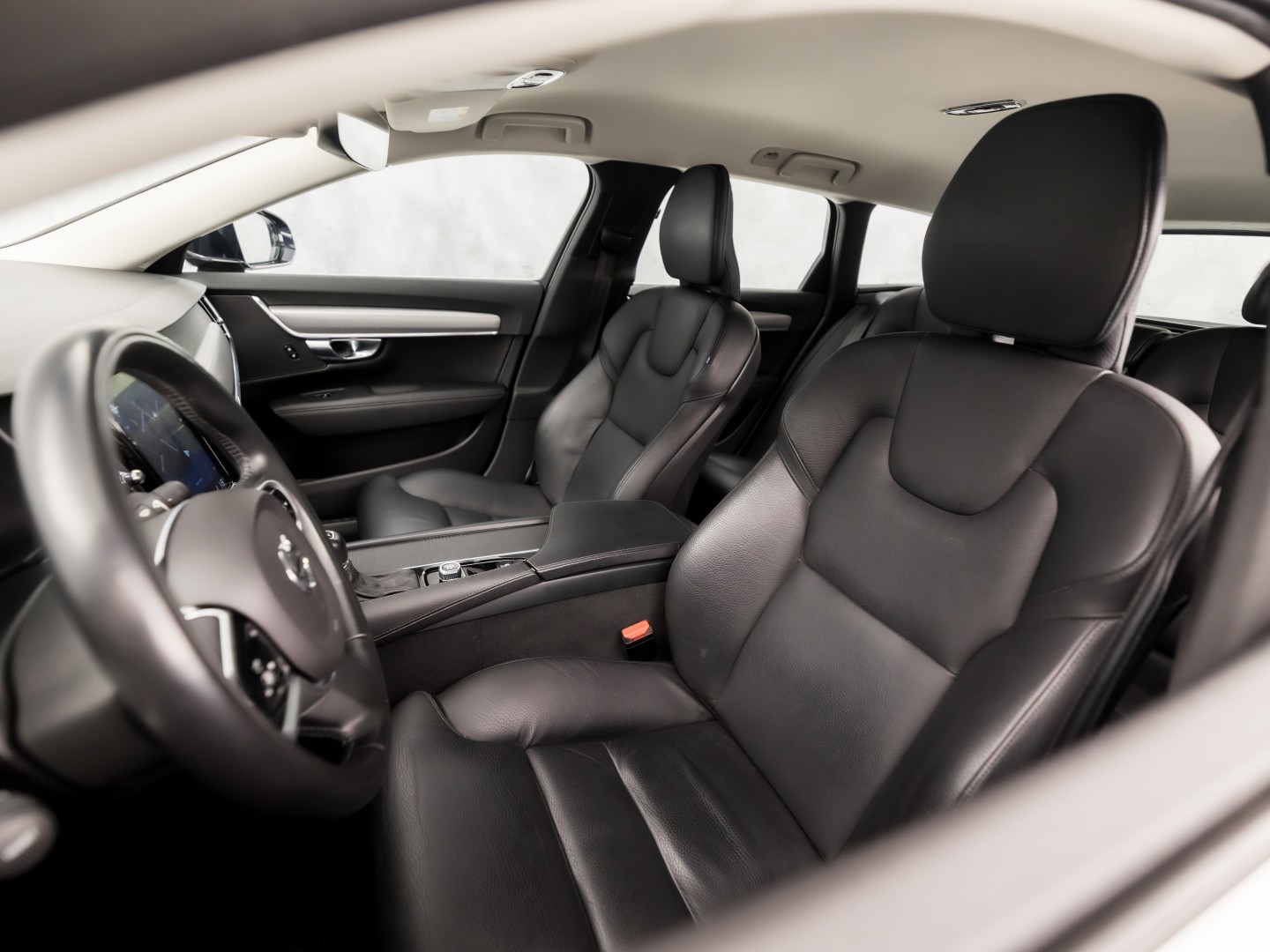 Volvo V90 2.0 T4 Momentum Sport 190Pk Automaat (APPLE CARPLAY, GROOT NAVI, LEDER, GETINT GLAS, STOELVERWARMING ACHTER, MEMORY SEATS, ELEK ACHTERKLEP, NIEUWE APK, NIEUWSTAAT)