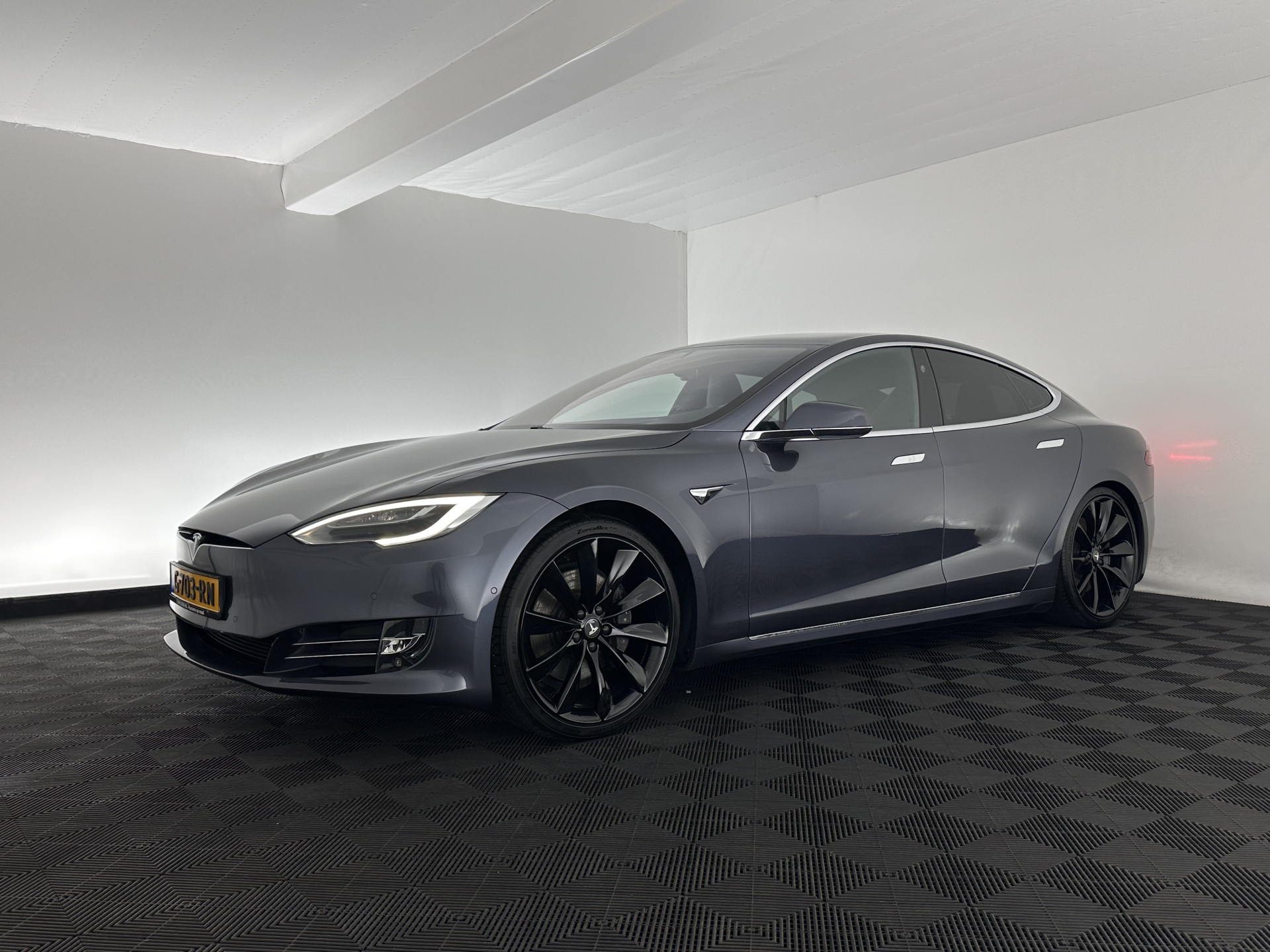Tesla Model S 75D Base [ 3-Fase-17kW ] (SOH-85%) Aut. *PANO-WINDOW | LEATHER-FABRIC | AIRSUSPENION | FULL-LED | NAVI-FULLMAP | KEYLESS | MEMORY-PACK | HEATED-COMFORTSEATS | DIGI-COCKPIT | CARBON-INLAY | AUTOPILOT | 21"ALU*