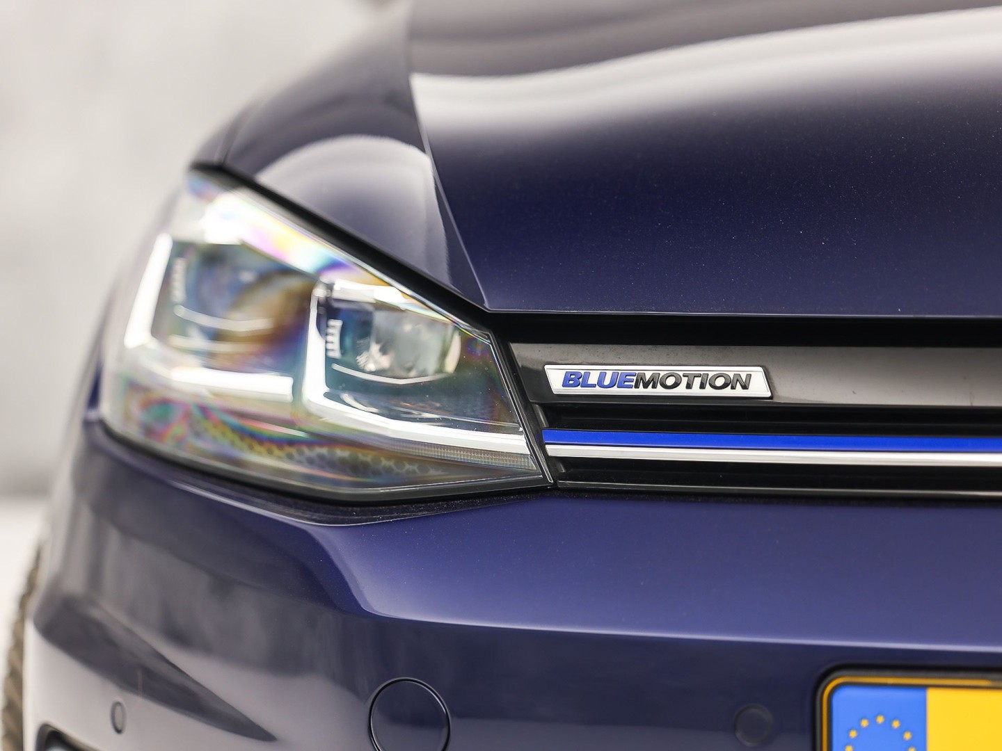 Volkswagen Golf 1.5 TSI Sportline (APPLE CARPLAY, GROOT NAVI, CLIMATE, STOELVERWARMING, SPORTSTOELEN, LED KOPLAMPEN, PARKEERSENSOREN, ADAPTIVE CRUISE, NIEUWSTAAT)