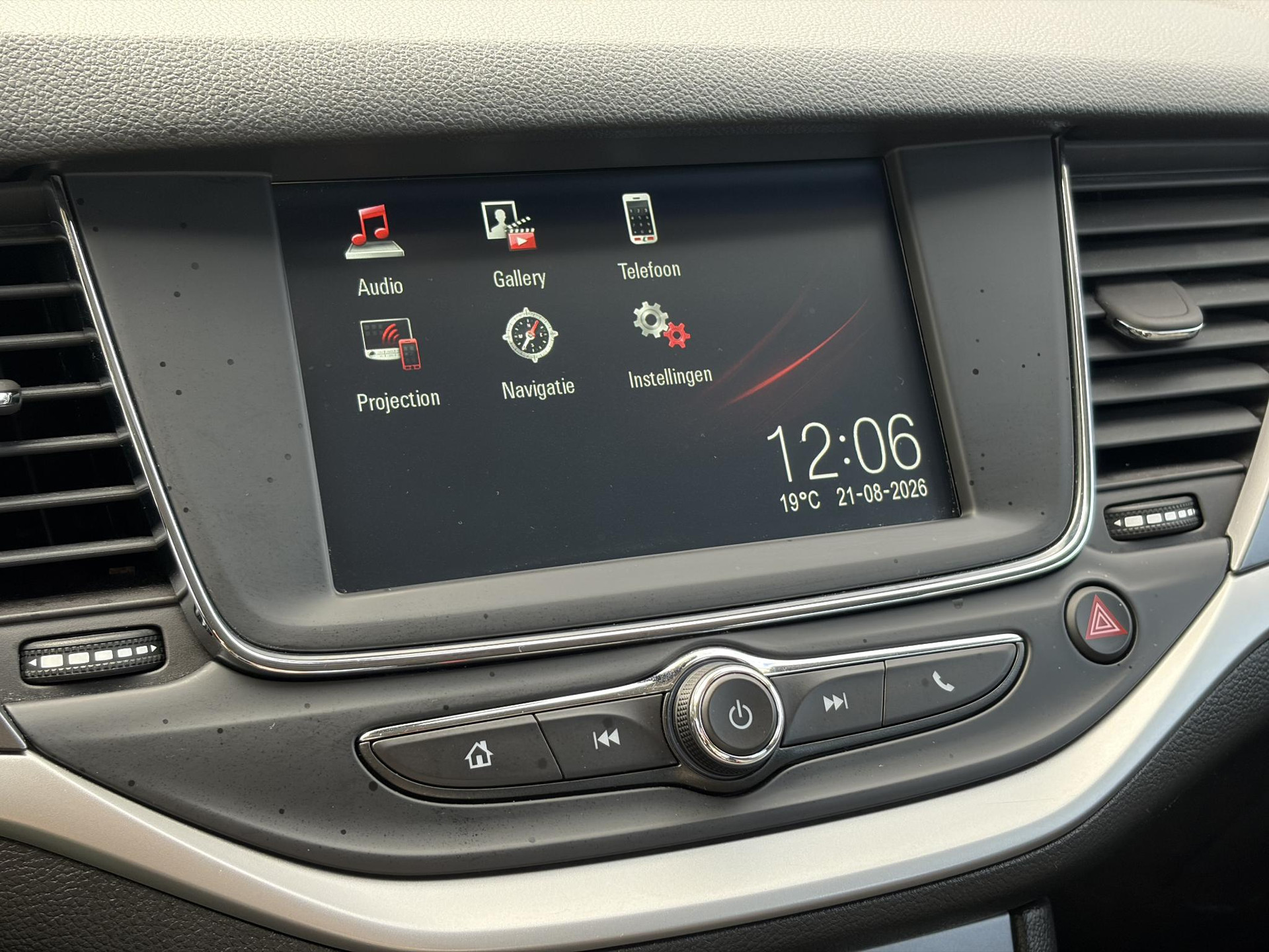 Opel Astra 1.2 Business Edition 147pk l 2e Eigenaar l Trekhaak l Navi l Carplay l 6 Bak l Clima l Cruise l Pdc V+A l Recent beurt gehad l Lm velgen l N.A.P l Apk tot 07-2028