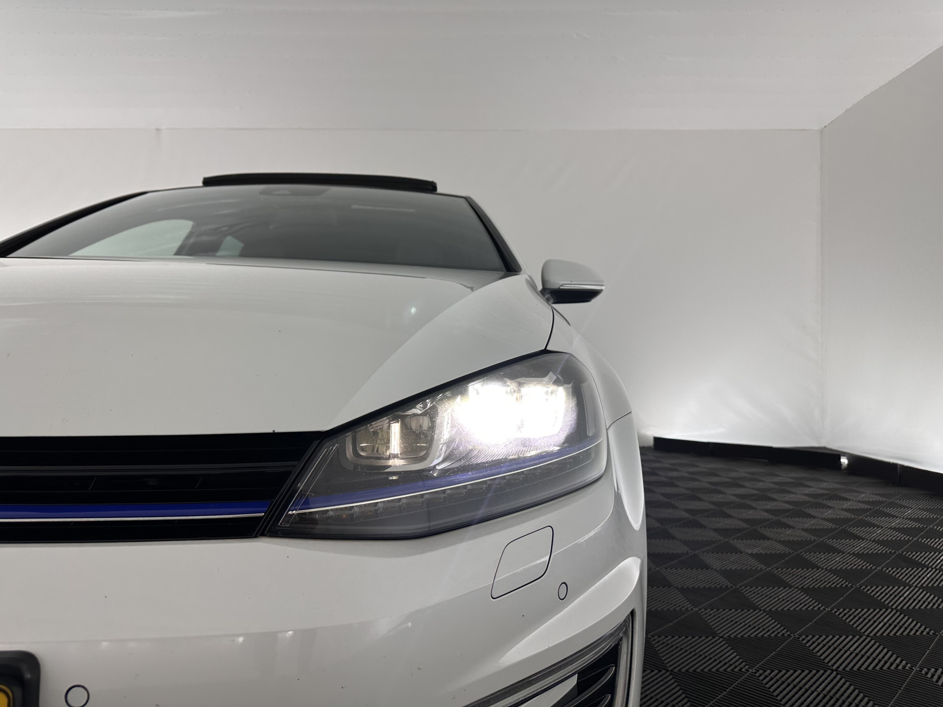 Volkswagen Golf 1.4 TSI GTE Executive-Plus-Pack Aut. *PANO | FULL-LED | LEATHER | LANE-ASSIST | BLIND-SPOT | ADAPTIVE-CRUISE | CAMERA | DAB | NAVI-FULLMAP | ECC | SHIFT-PADDLES | PDC | HEATED-SPORTSEATS | PRIVACY-GLASS | 18"ALU*
