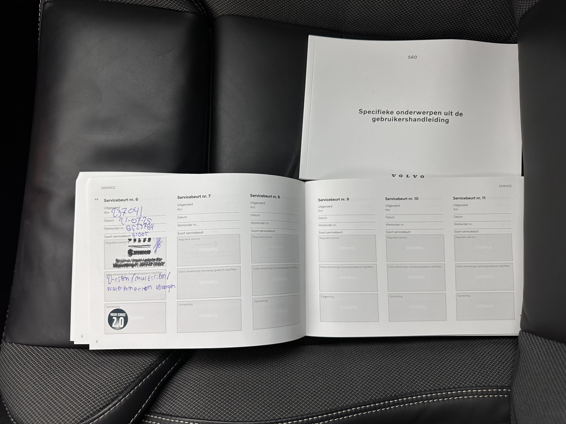 Volvo S60 2.0 B3 R-Design Black Edition (INCL-BTW) Aut. *FULL-LED | LEATHER | HEATED-R-SPORTSEATS | HARMAN/KARDON | MEMORY-PACK | CAMERA | NAVI-FULLMAP | ECC | PRIVACYGLASS | PDC | CRUISE | LANE-ASIST | DAB | DIGI-COCKPIT | TOWBAR