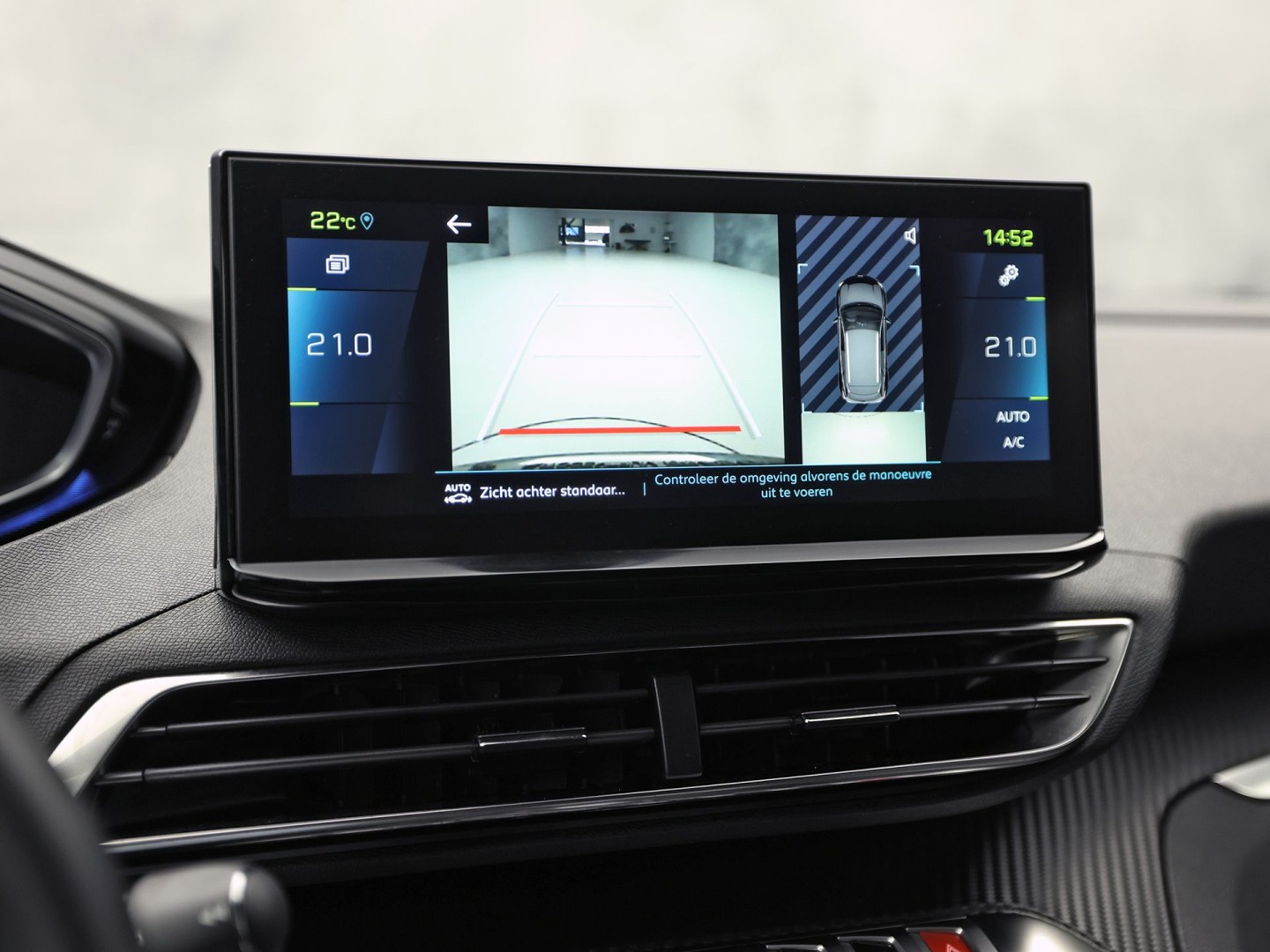 Peugeot 3008 1.6 HYbrid 225 Allure Sport 225Pk Automaat (APPLE CARPLAY, GROOT NAVI, 360 CAMERA, GETINT GLAS, SPORTSTOELEN, LEDER, ZWART HEMEL, LANE ASSIST, NIEUWSTAAT)