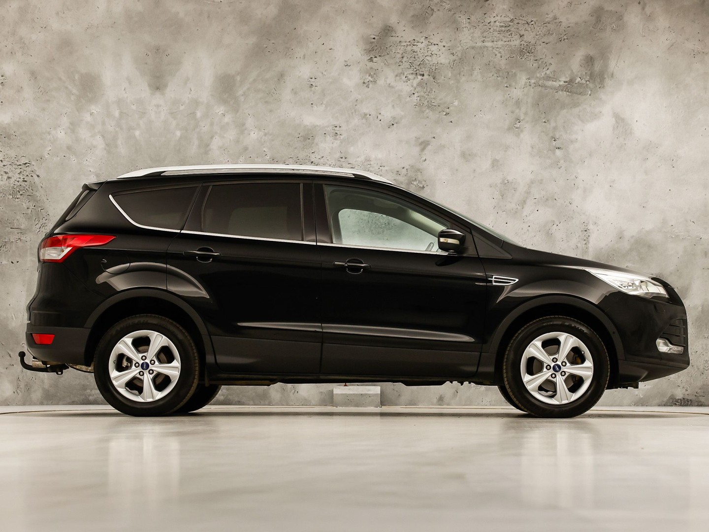 Ford Kuga 1.5 Titanium Sport 150Pk (NAVIGATIE, CLIMATE, STOELVERWARMING, TREKHAAK, GETINT GLAS, SPORTSTOELEN, PARKEERSENSOREN, CRUISE, NIEUWSTAAT)