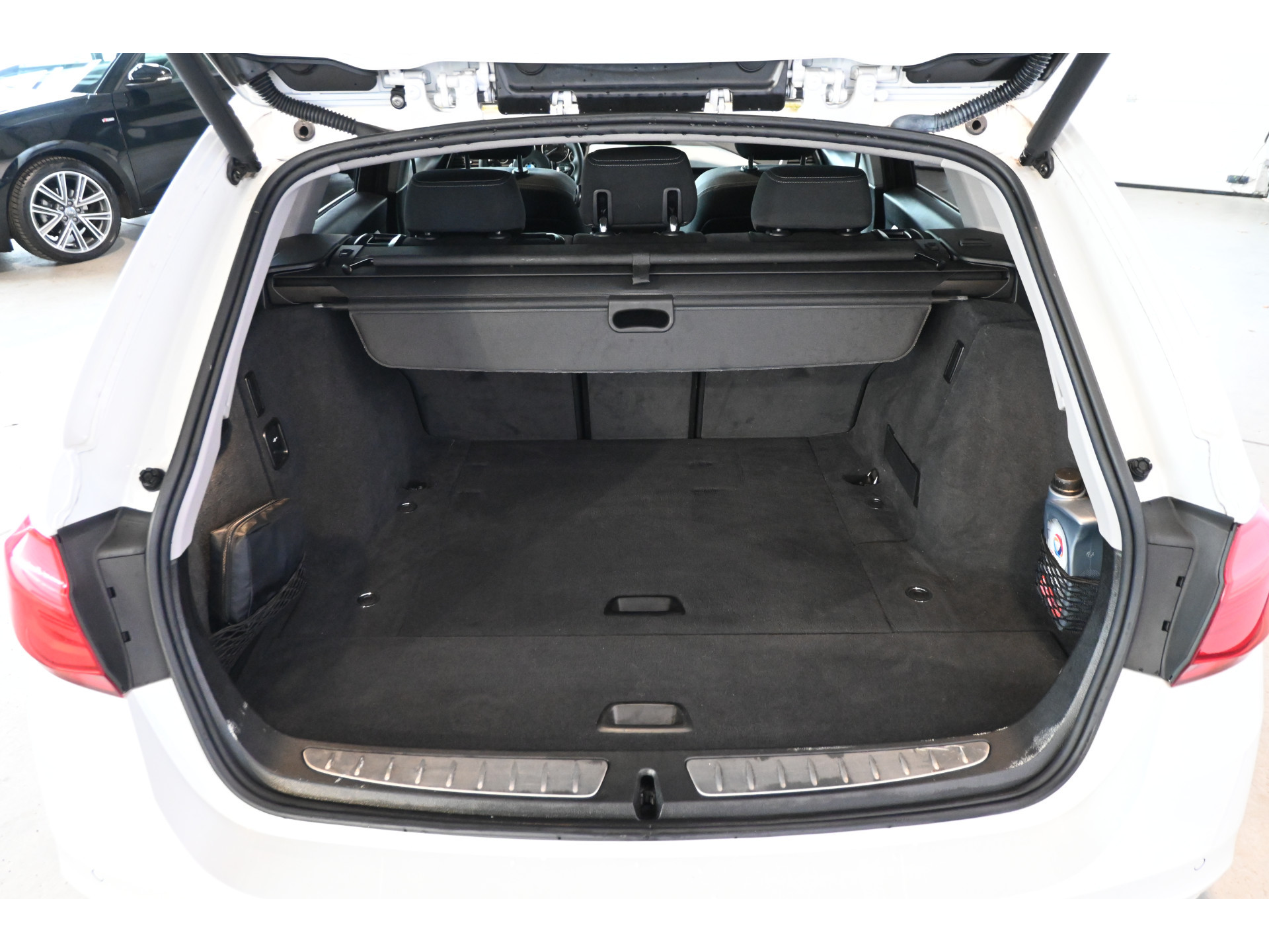 BMW 3-serie Touring 318i Luxury Clima Navigatie LED Panoramadak 18'Inch Goed Onderhouden! Inruil Mogelijk!