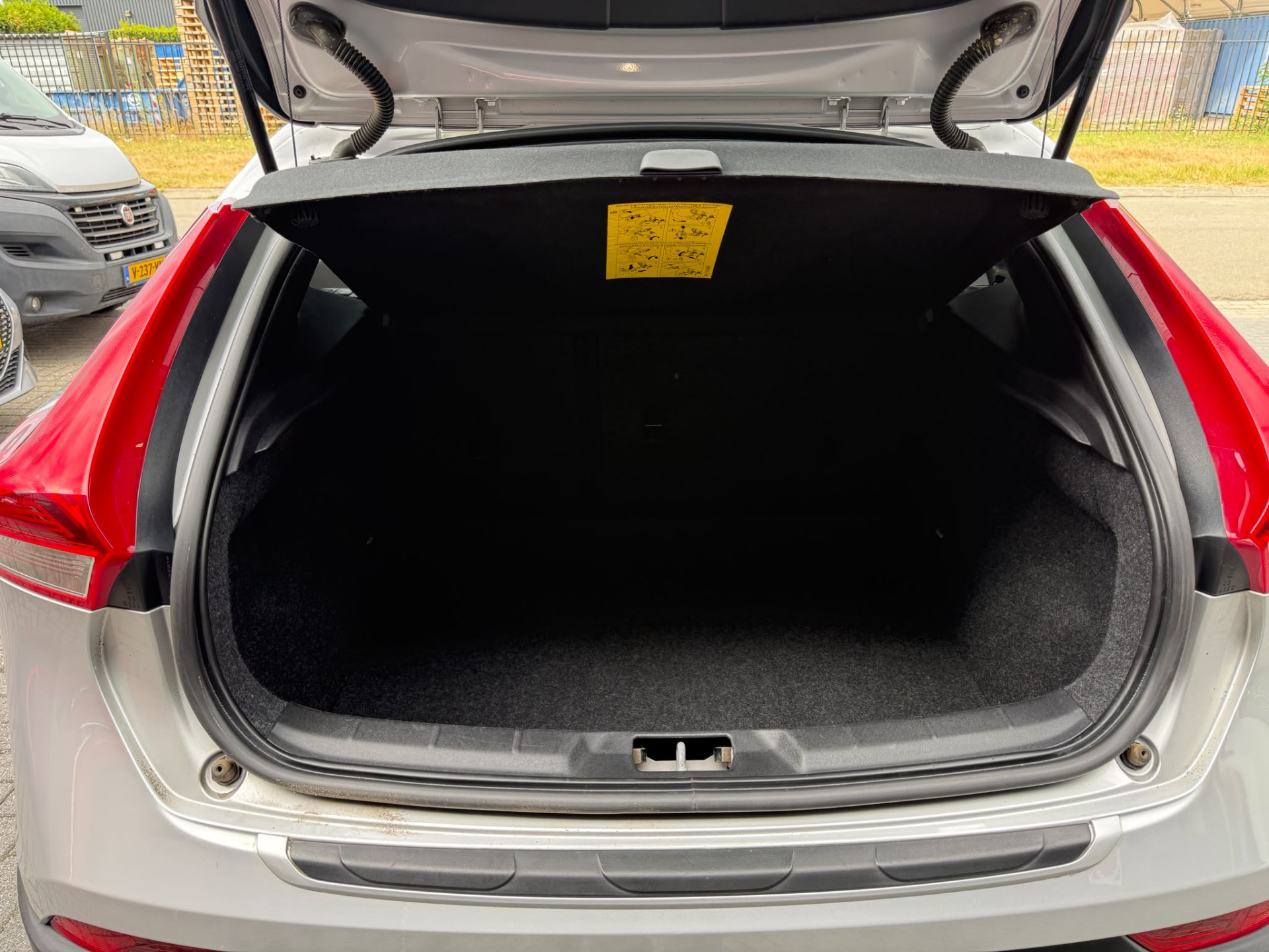 Volvo V40 Cross Country 1.5 T3 Summum | 2E EIGENAAR | 3/6 of 12 MND GARANTIE | PANO DAK | CAMERA | NAVI | MEMORY |