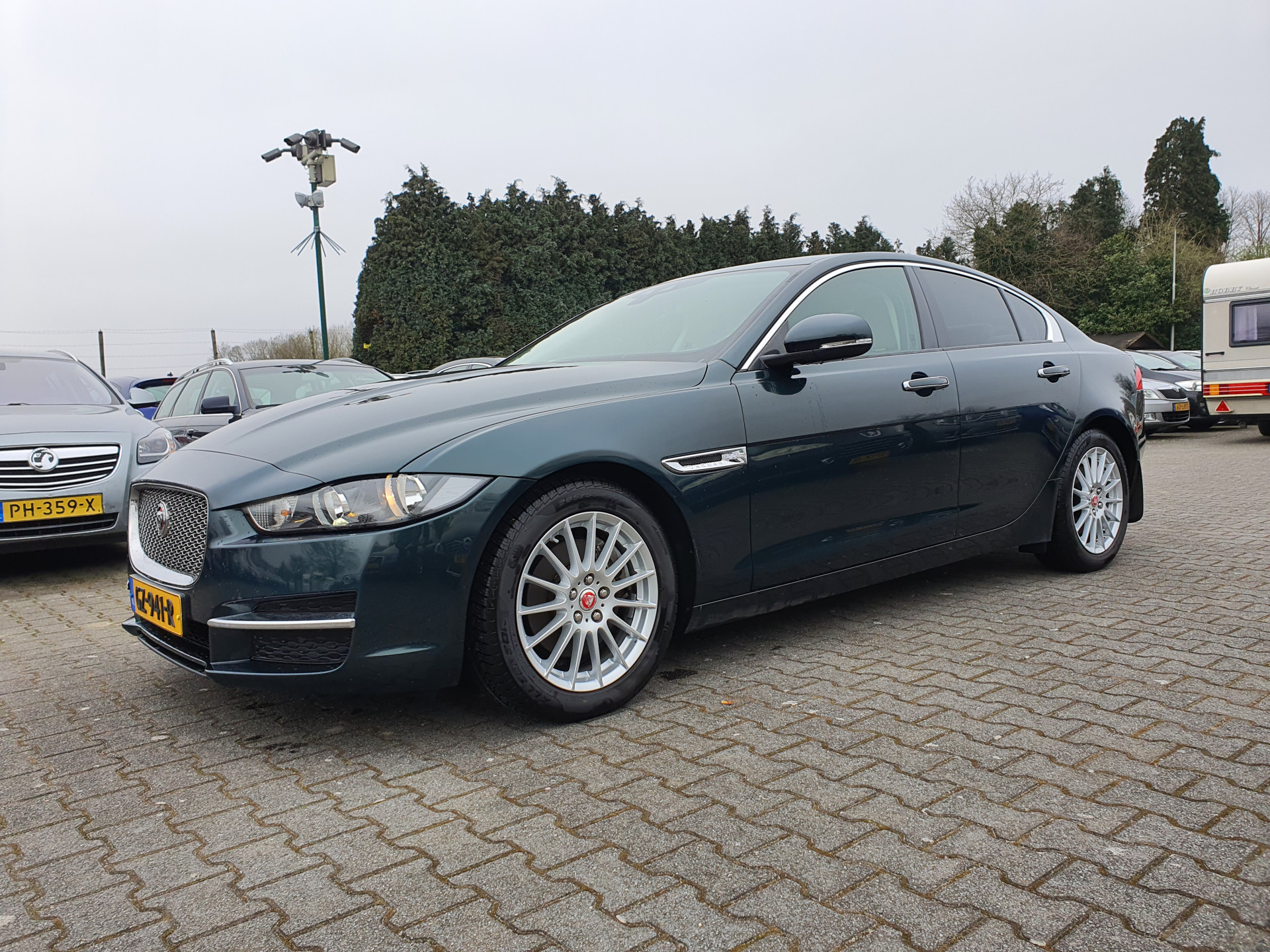 Jaguar XE 2.0 D Prestige ( ⚠️ ) Aut. *NAVI-FULLMAP | CAMERA | ECC | JAGUAR-AUDIO | SHIFT-PADDLES | CRUISE | PDC | LANE-ASSIST | AMBIENT-LIGHT | TOWBAR | COMFORT-SEATS | 17"ALU*