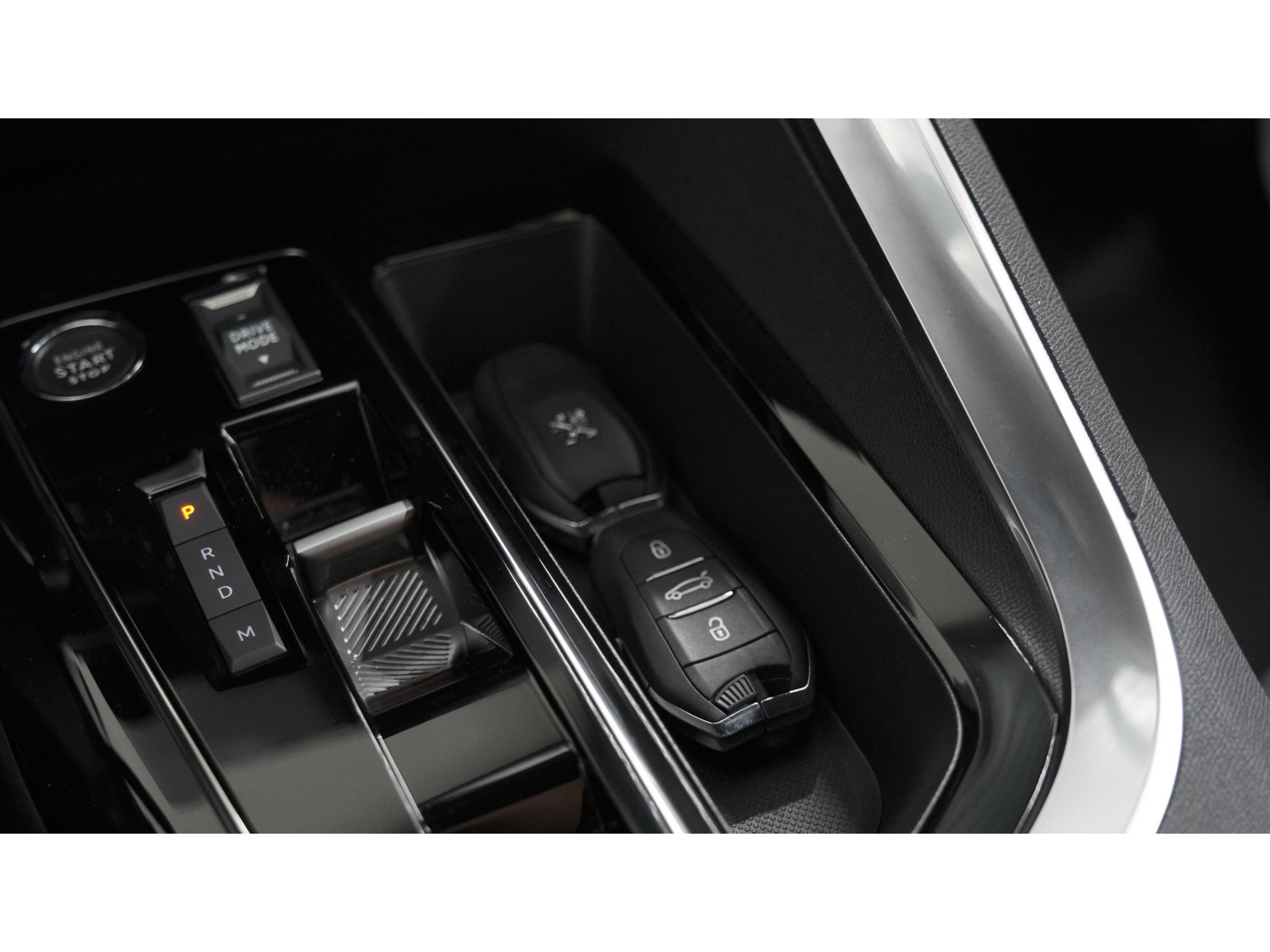 Peugeot 5008 PureTech 130 EAT8 Allure Pack Business | 7 Zitplaatsen | Camera | Dodehoekdetectie | Navigatie | Elektronische Achterklep