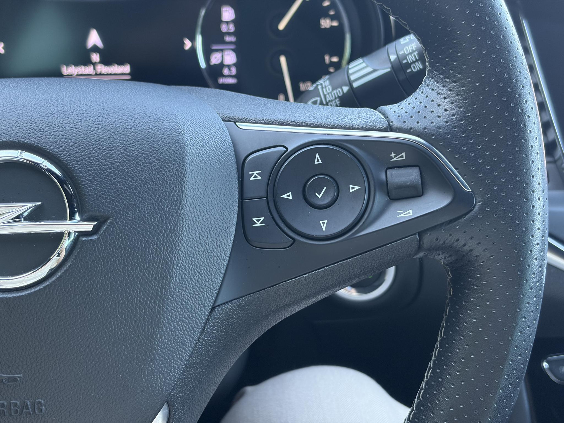 Opel Astra Sports Tourer 1.2 Ultimate ✓146pk✓2e Eigenaar✓Trekhaak✓Camera✓Carplay✓Navi✓Alcantara-Leder✓17''Lmv✓Stoelverw-Stuurverw✓Net beurt gehad✓Dodehoek✓Rijstrooksensor✓Pdc V+A✓6 Bak✓N.A.P✓Bj 11-2020✓Apk tot 08-2028