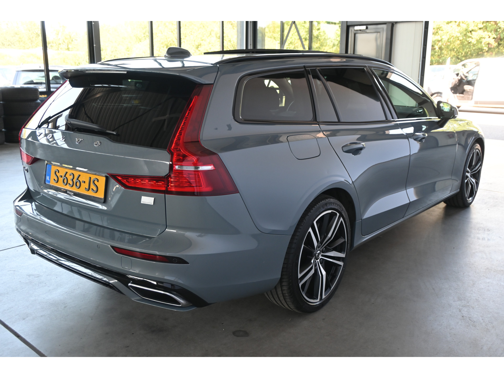 Volvo V60 2.0 T8 Plug-in hybrid AWD Plus Bright Panoramdak Stoelverwarming Carplay Led Adaptieve Cruise  Clima Lane Assist Camera 100% Onderhouden! Inruil Mogelijk!