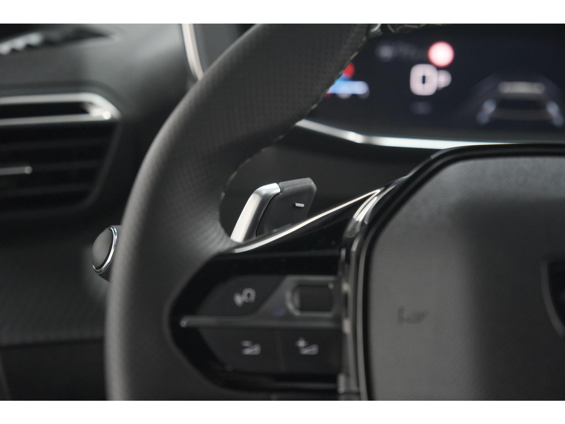 Peugeot 2008 PureTech 130 EAT8 GT | 360 Camera | Stoelmassage | Adaptieve Cruise Control | Dodehoekdetectie