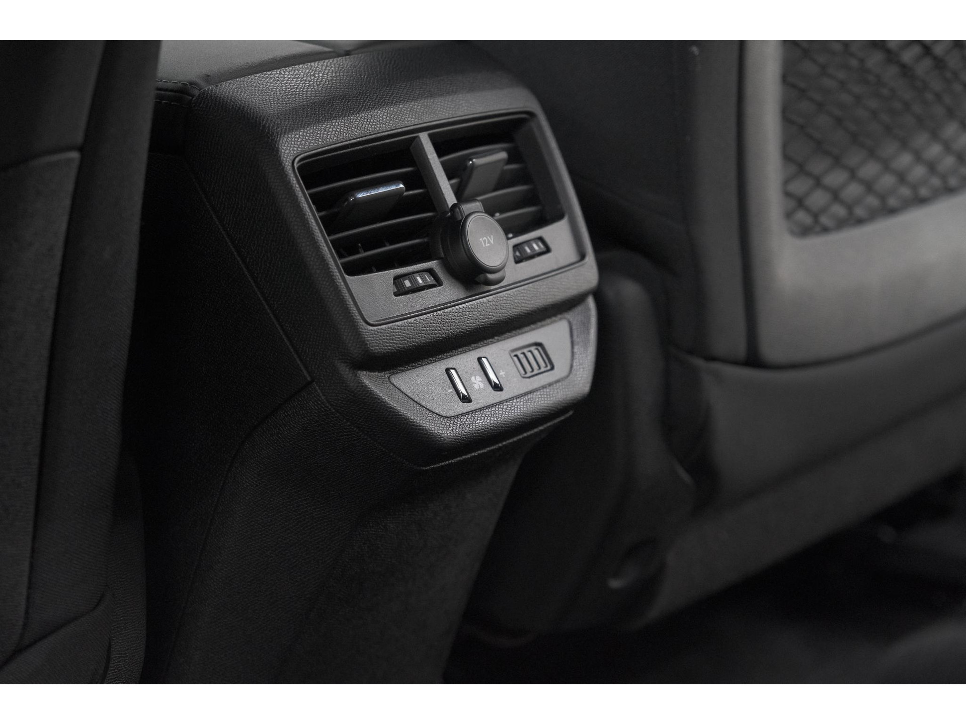 Peugeot 5008 PureTech 130 EAT8 Active Pack Business | 7 Zitplaatsen | Camera | Navigatie | Apple Carplay | Parkeersensoren