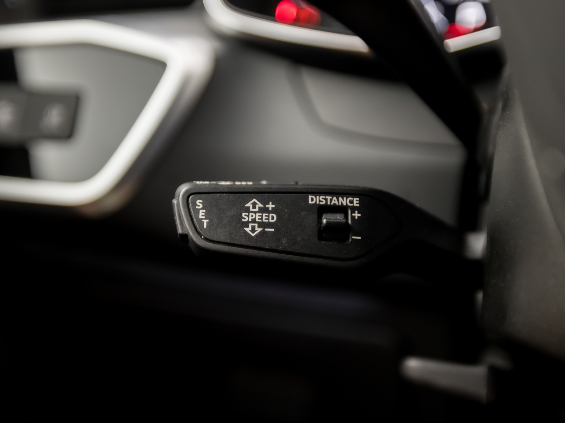Audi A6 Avant 55 TFSI e quattro S-Line Competition 368Pk Automaat (2X S-LINE, APPLE CARPLAY, SPORTZETELS, NAPPA LEDER, MEMORY SEATS, CAMERA, ADAPTIVE CRUISE, ELEK ACHTERKLEP, STOELVERWARMING ACHTER, NIEUWSTAAT)