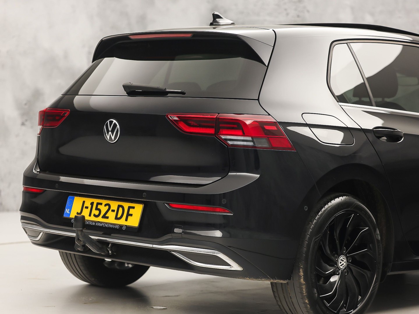 Volkswagen Golf 1.5 TSI Sport (PANORAMADAK, BLACK PACK, APPLE CARPLAY, GROOT NAVI, CAMERA, MEMORY SEAT, STOELVERWARMING, ALCANTARA, GETINT GLAS, TREKHAAK, NIEUWSTAAT)