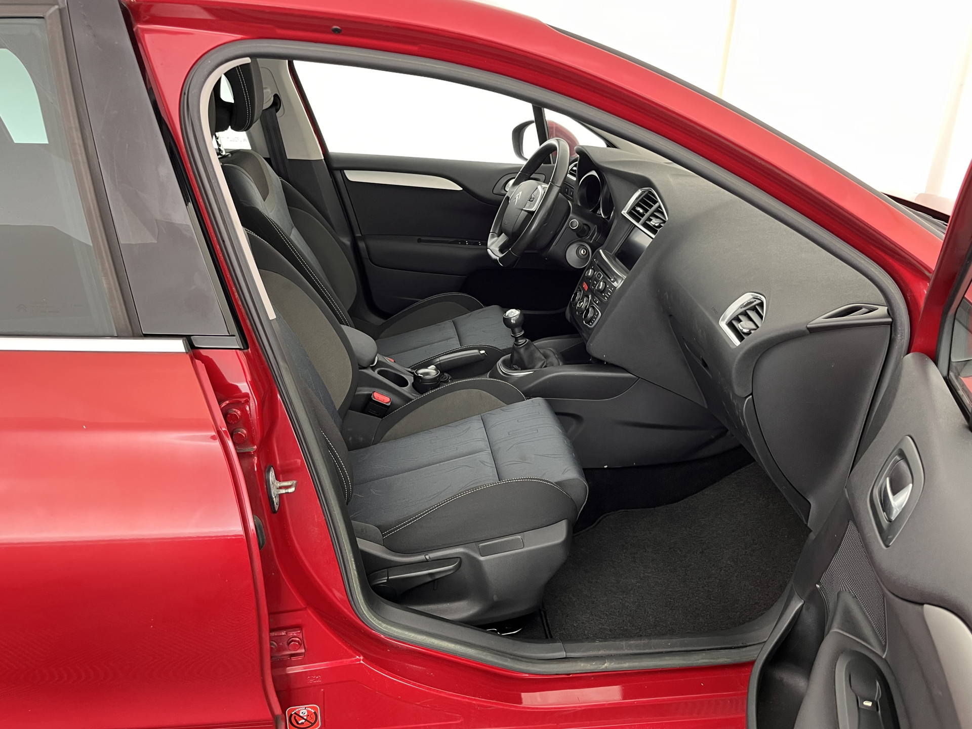 Citroën C4 1.6 e-HDi Ligne Business *PANO | NAVI-FULLMAP | COMFORT-SEATS | ECC | PDC | CRUISE | TOWBAR | 16"ALU*