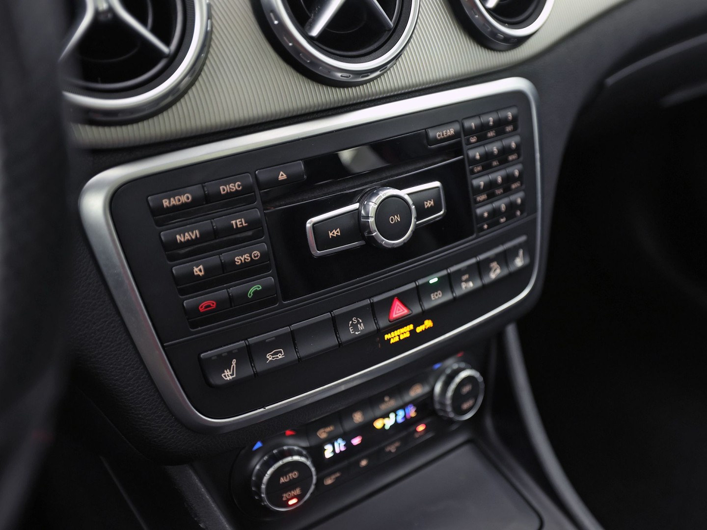 Mercedes-Benz GLA 250 250 4Matic AMG Edition 1 Sport Automaat (PANORAMADAK, CLIMATE, SPOILER, RODE GORDELS, SPORTSTOELEN, STOELVERWARMING, GETINT GLAS, NIEUWSTAAT)