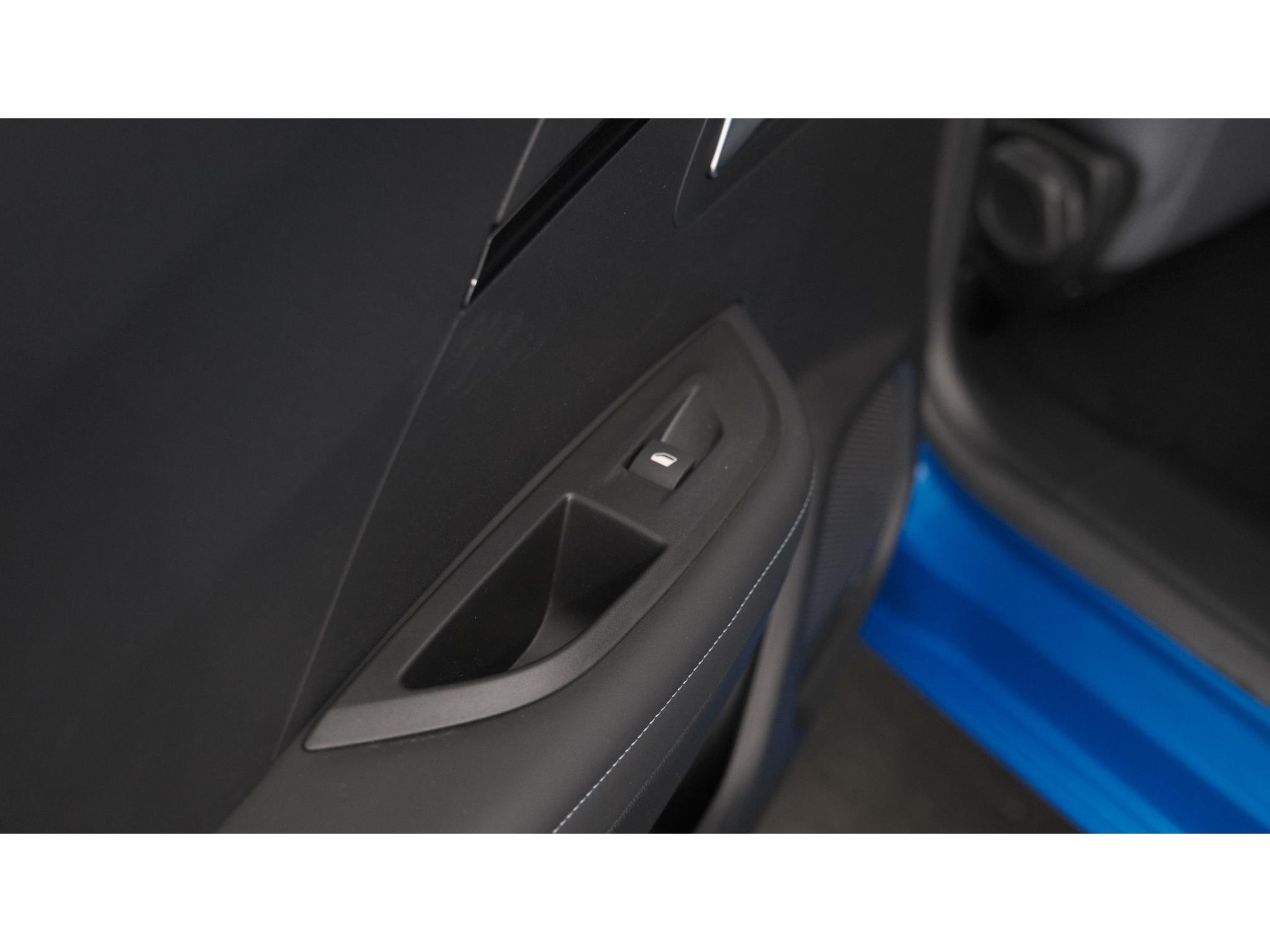 Peugeot 2008 PureTech 130 Allure | Trekhaak | Camera | Apple Carplay | Stoelverwarming | Parkeersensoren