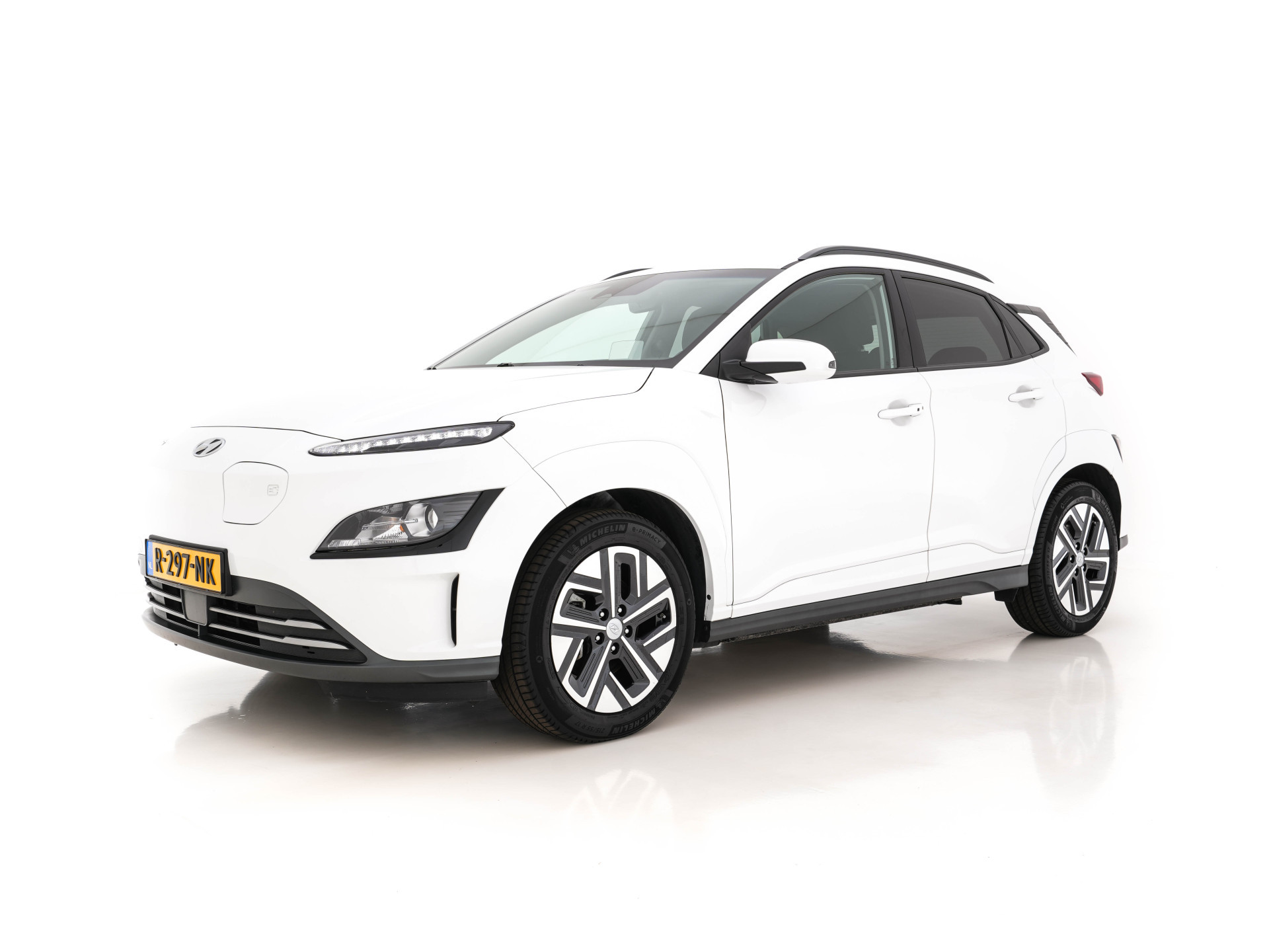 Hyundai Kona EV Fashion 39 kWh [ 3-Fase ] {SOH-100%} (INCL-BTW) Aut. *HEAT-PUMP | NAVI-FULLMAP | DIGI-COCKPIT | FULL-LED | KRELL-AUDIO | LANE-ASSIST | KEYLESS | CAMERA | HEAD-UP | SHIFT-PADDLES | DAB | ADAPT.CRUISE | COMFORT-SEATS | 17 "ALU*