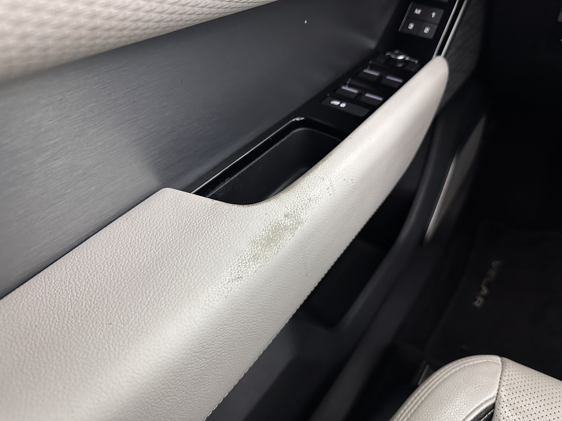 Land Rover Range Rover Velar 2.0 I4 AWD R-Dynamic HSE Aut. *PANO | LEATHER | FULL-LED | MEMORY-PACK | BLINDSPOT | MERIDIAN-SURROUND | DIGI-COCKPIT | CAMERA | KEYLESS | HEATED-COMFORTSEATS | PRIVACYGLASS | SHIFTPADDLES | HEAD-UP | 21"ALU*