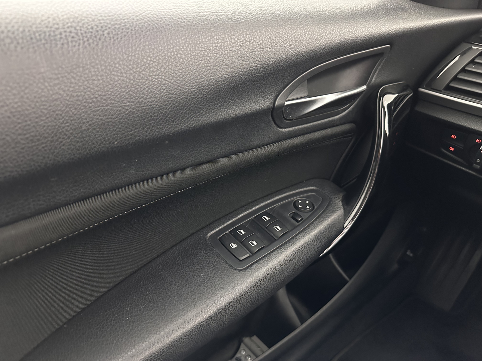 BMW 1-serie 116d EDE Corporate Lease Sport ⚠️GEARBOX AUDIBLE⚠️*PANO | FULL-LED | HEATED-SPORTSEATS | KEYLESS | NAVI-FULLMAP | PRIVACY-GLASS | ECC | PDC | CRUISE | 16''ALU*