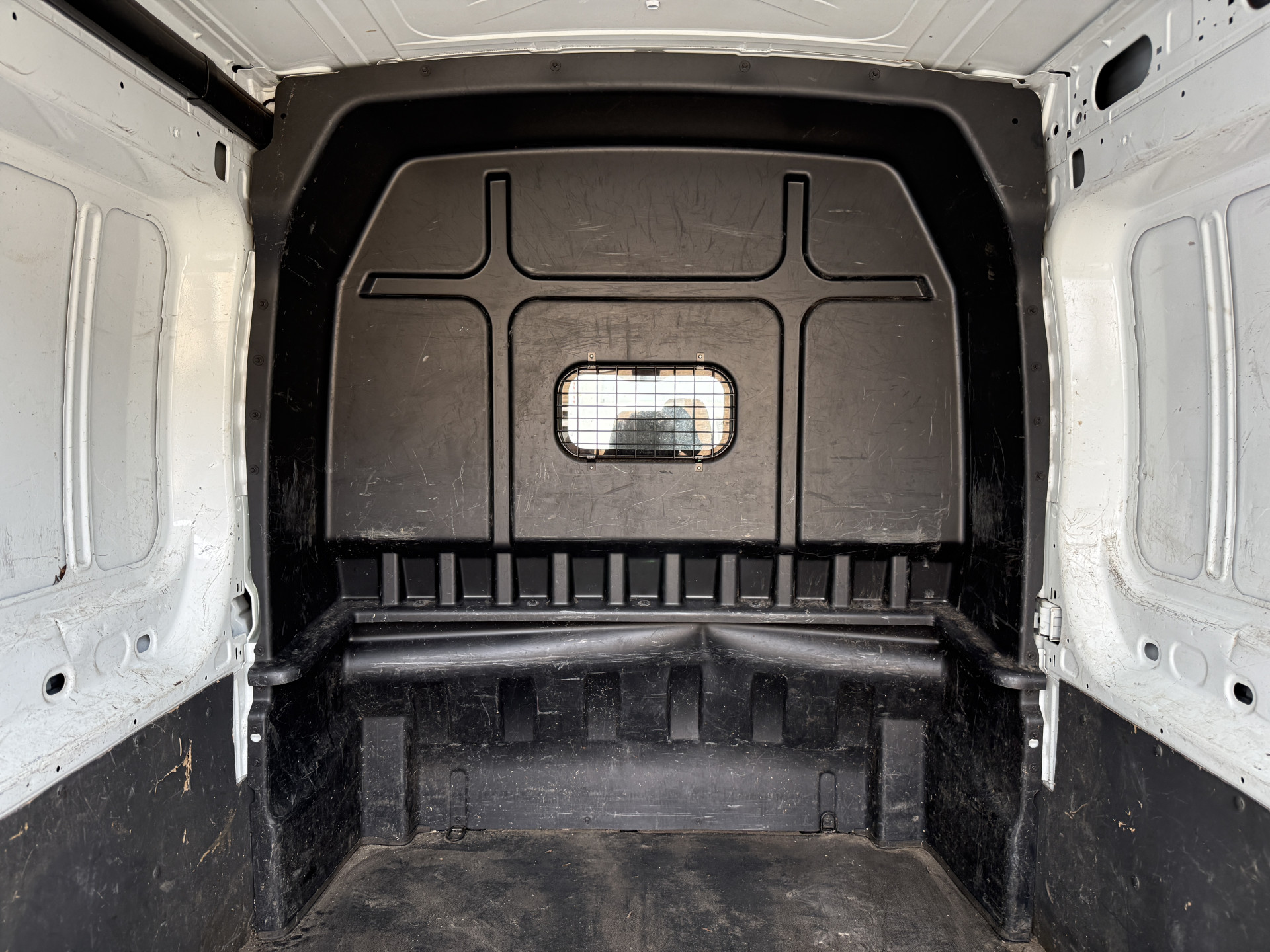 Ford Transit DC 2.0 TDCI L3H2 130PK 6-persoons Dubbele cabine L3H2 Trekhaak Parkeersensoren voor