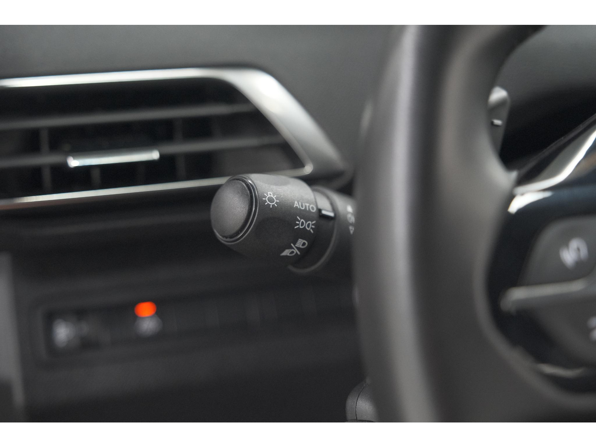 Peugeot 5008 PureTech 130 EAT8 Active Pack Business | 7 Zitplaatsen | Camera | Navigatie | Apple Carplay | Parkeersensoren